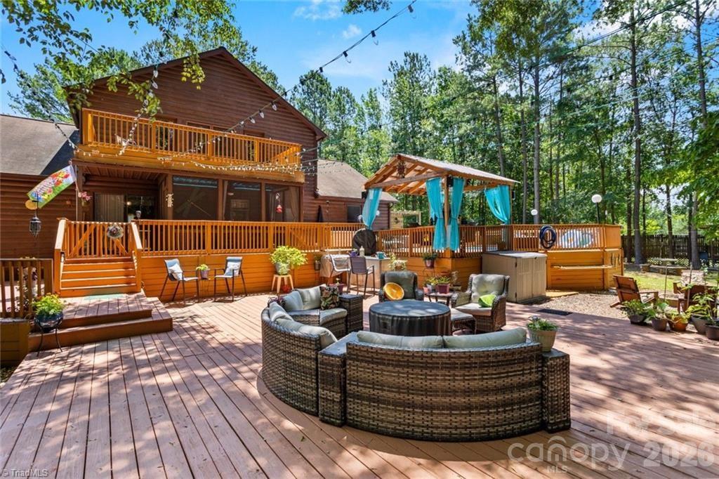 143 Mohegan Trail Property Photo 2