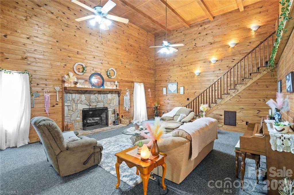 143 Mohegan Trail Property Photo 7