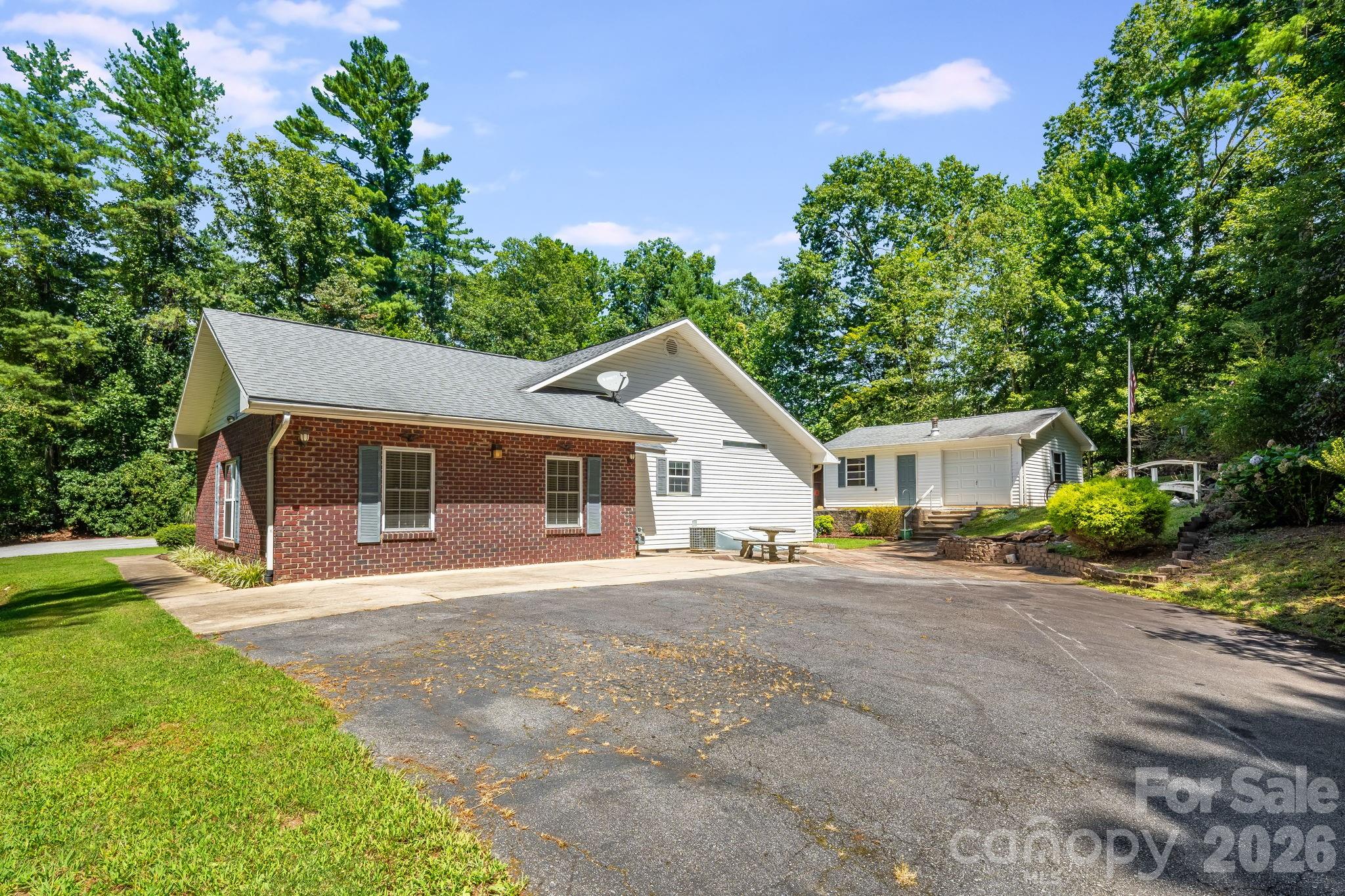 225 Arbor Lane Property Photo 3