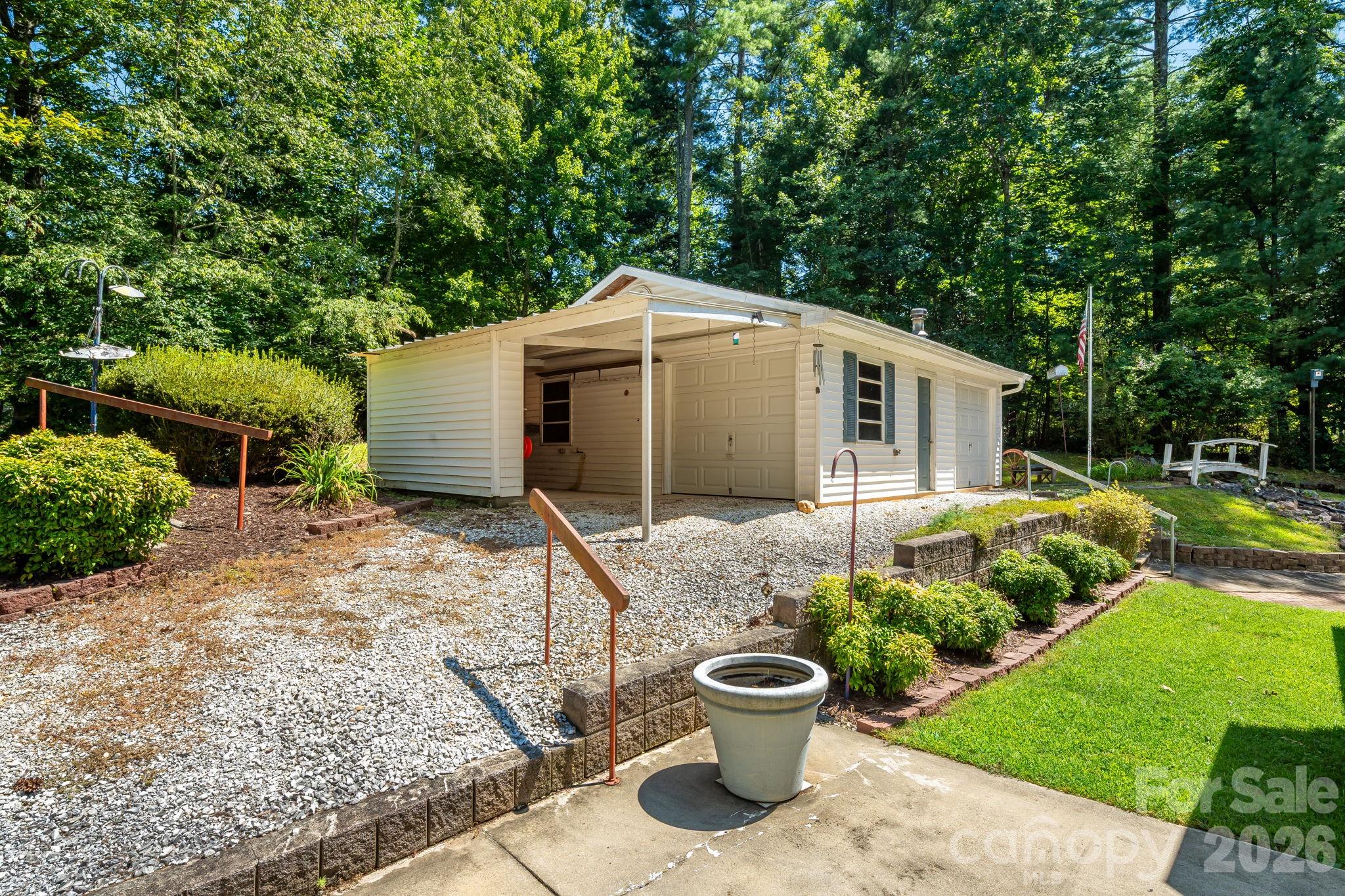 225 Arbor Lane Property Photo 38