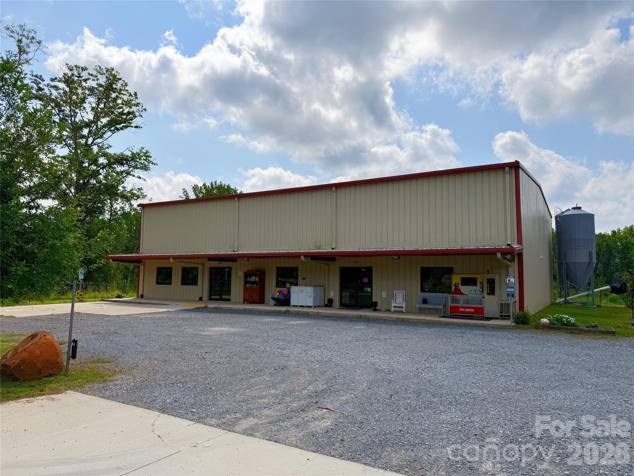 827 Elliott Road Property Photo 1