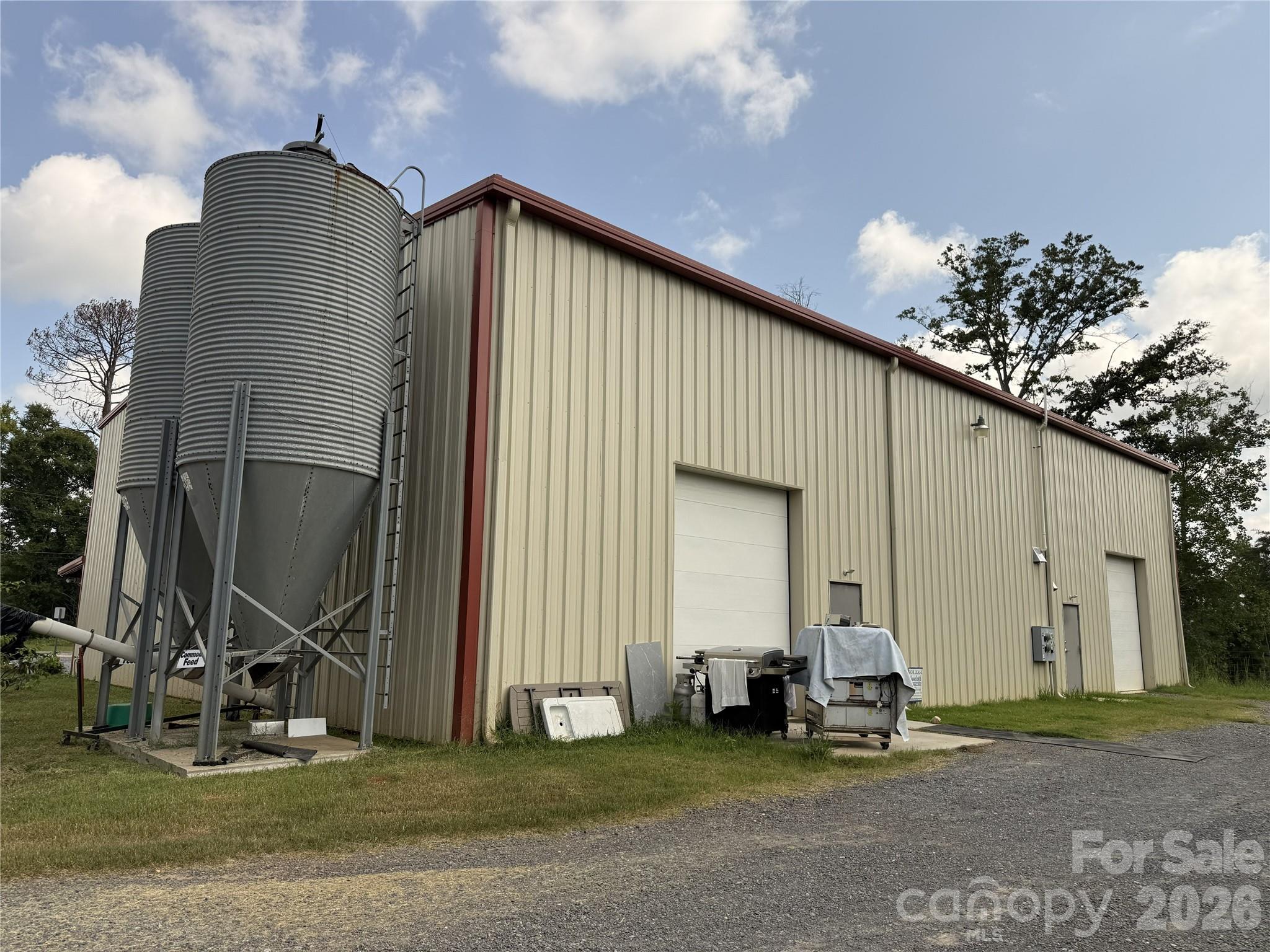 827 Elliott Road Property Photo 3