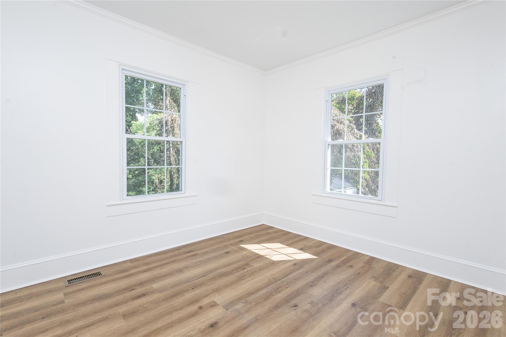 346 Park Avenue Property Photo 37