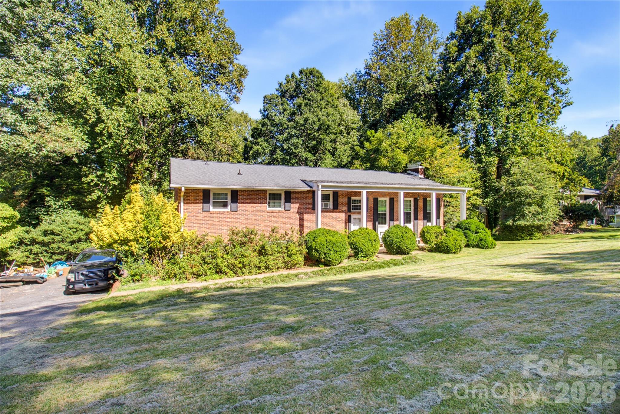 5675 Sweetbriar Road Property Photo 3