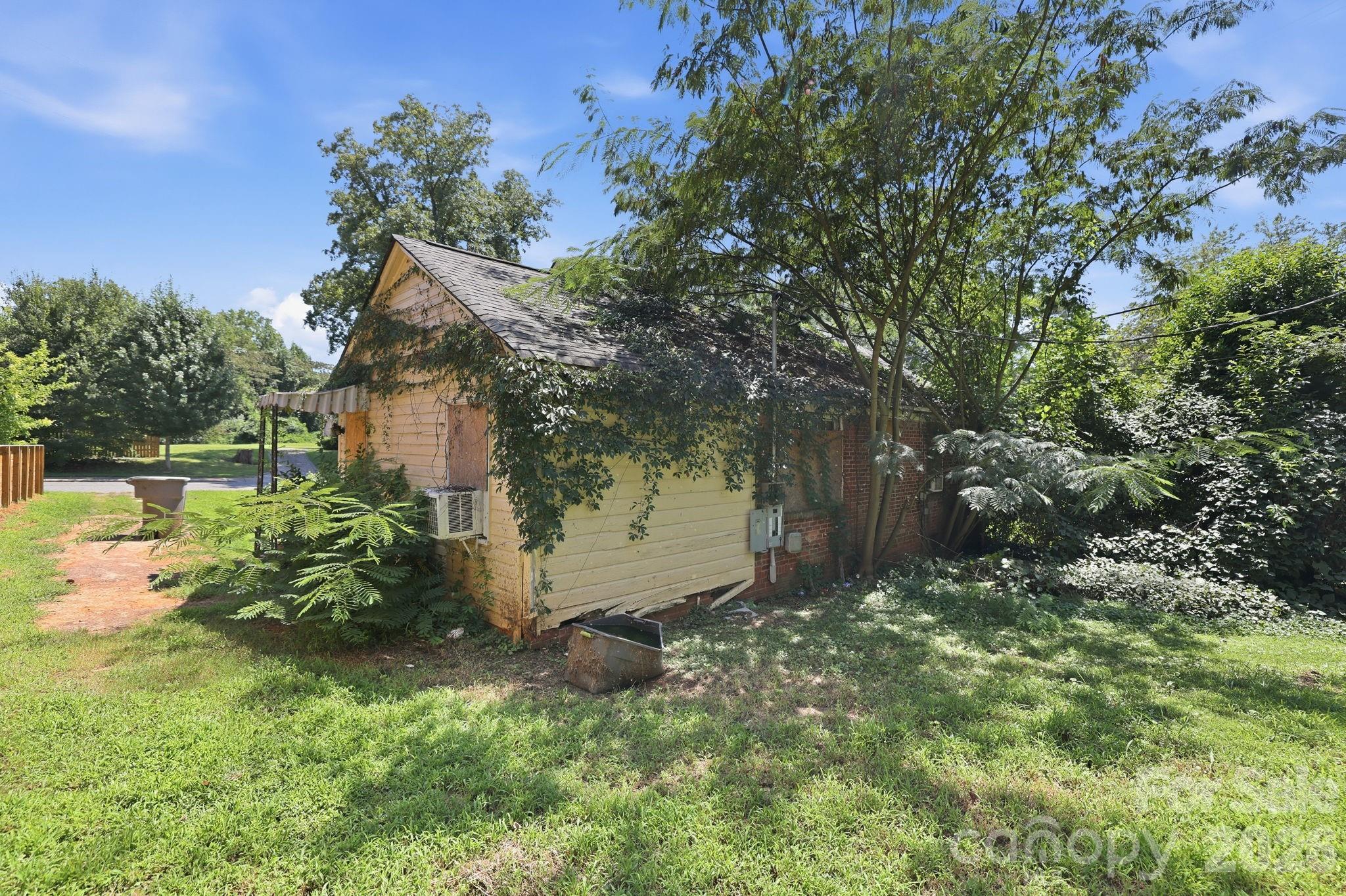 2840 Cowles Road Property Photo 11