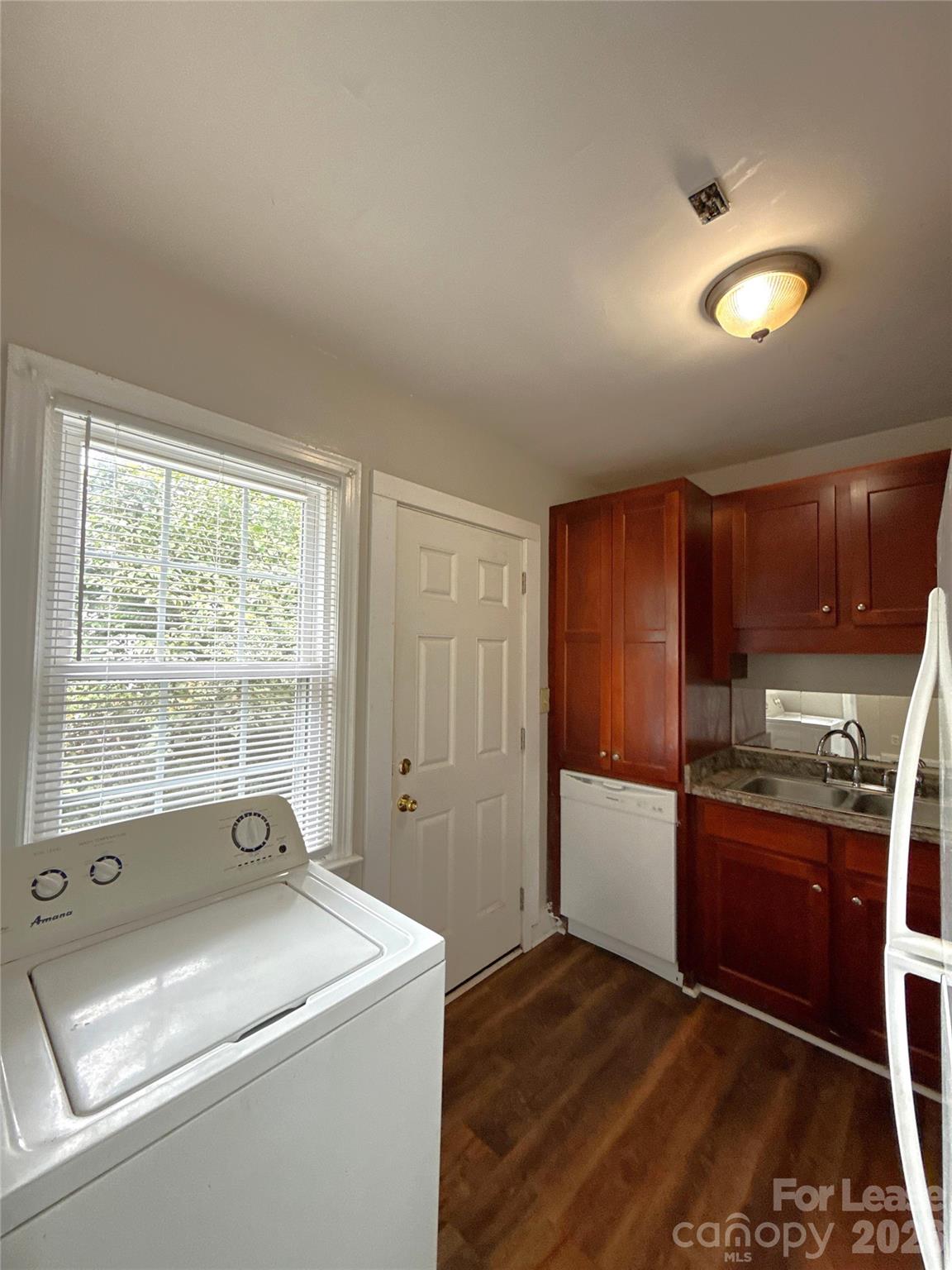 1412 Claridge Lane Property Photo 6