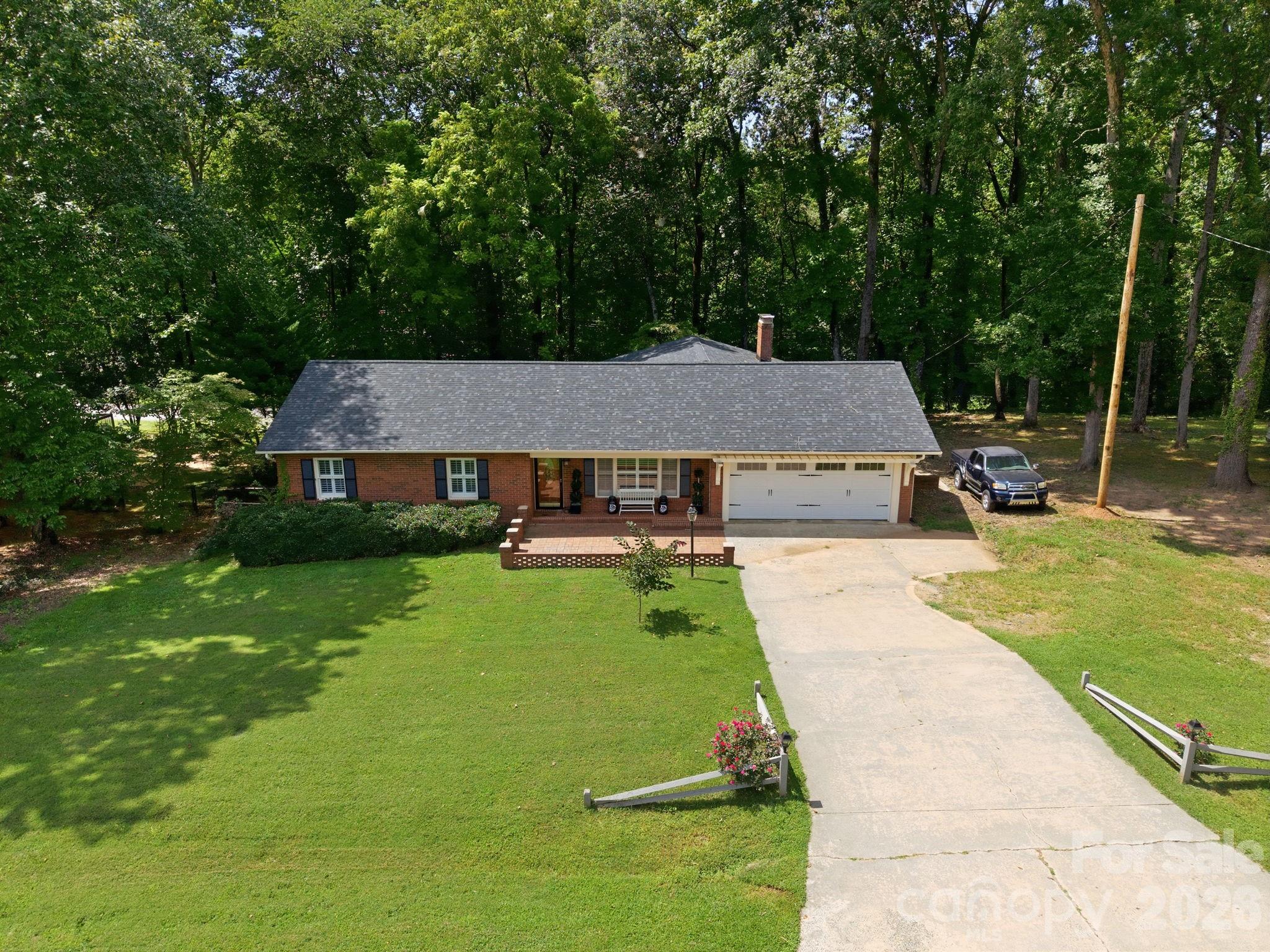 305 Heritage Circle Property Photo 2