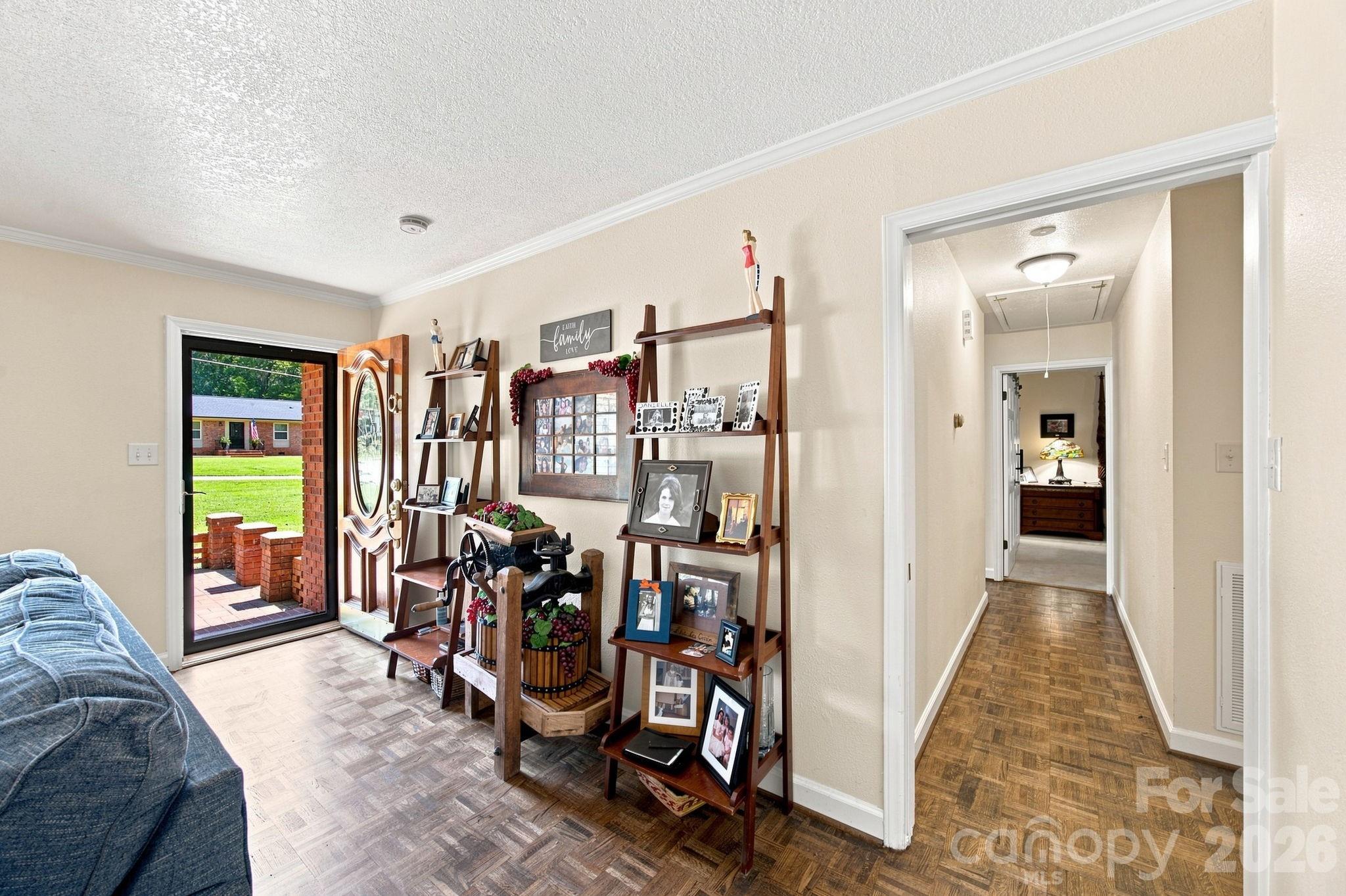 305 Heritage Circle Property Photo 8