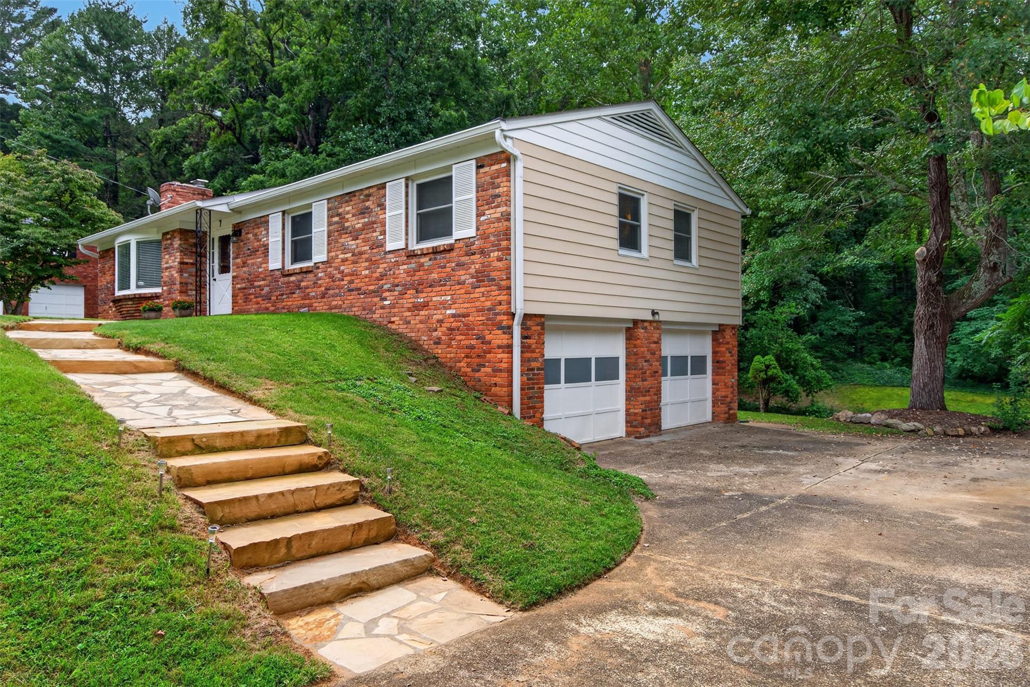 7 Mountainbrook Road Property Photo 4