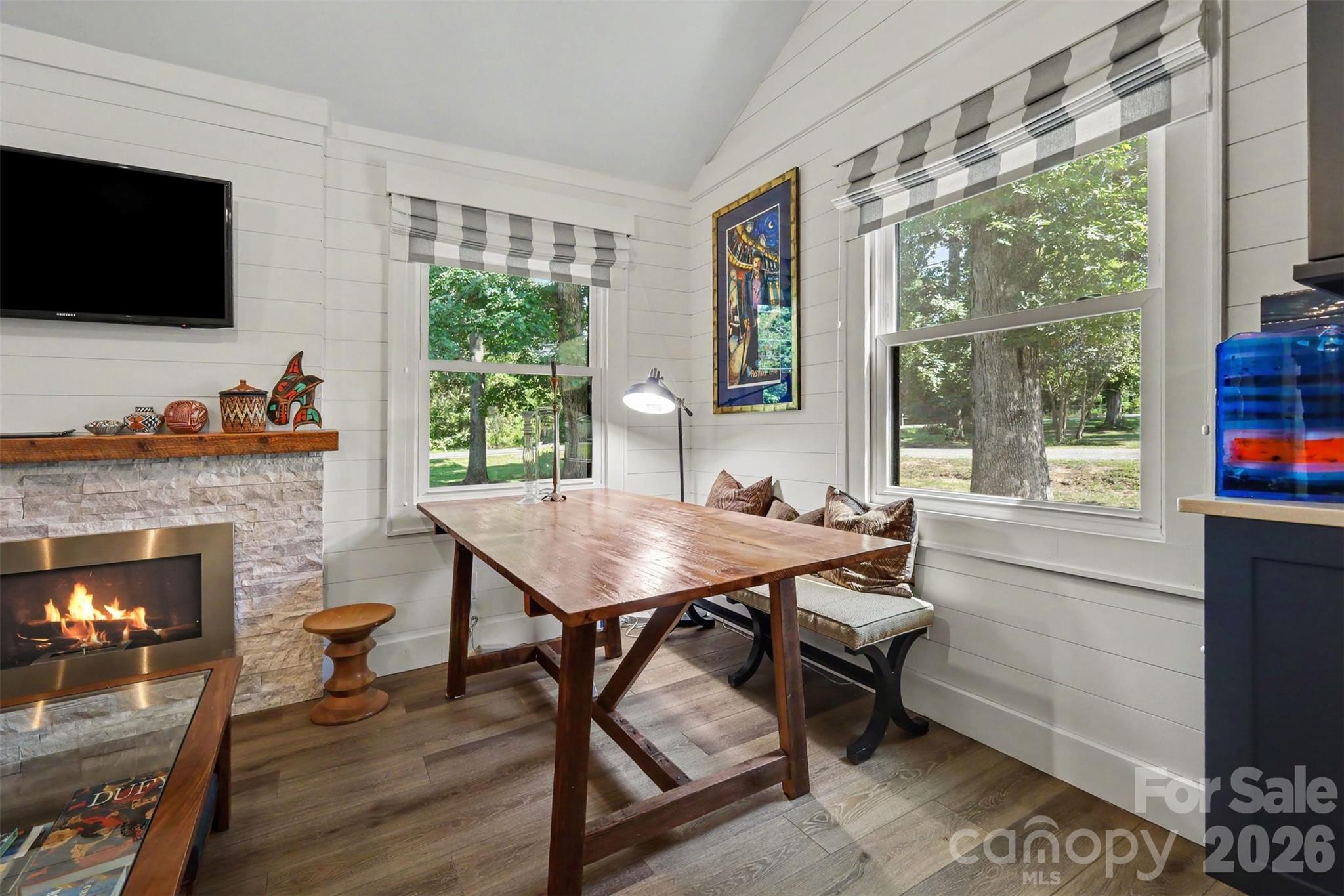 801 W Catawba Avenue Property Photo 7