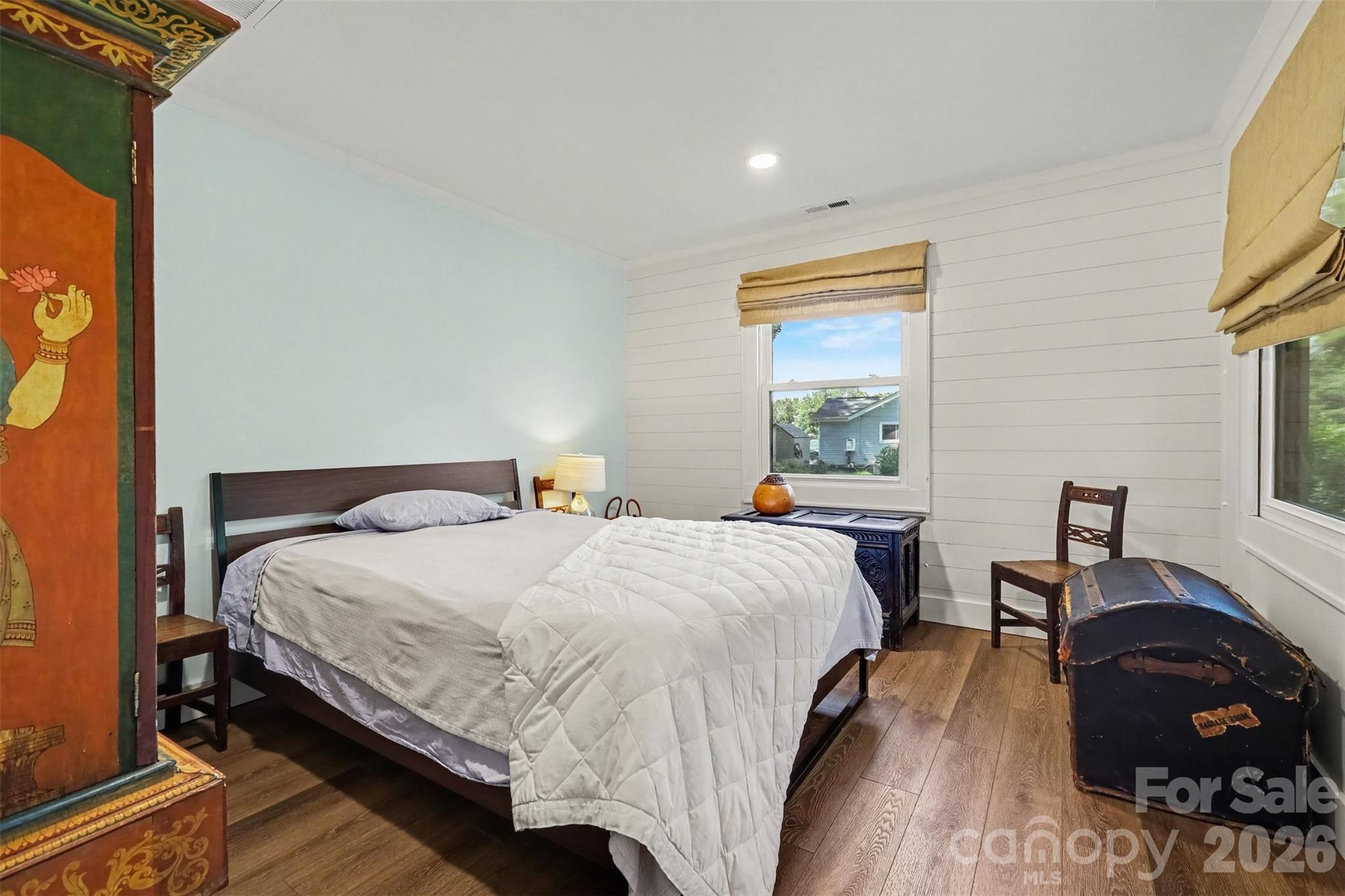 801 W Catawba Avenue Property Photo 12