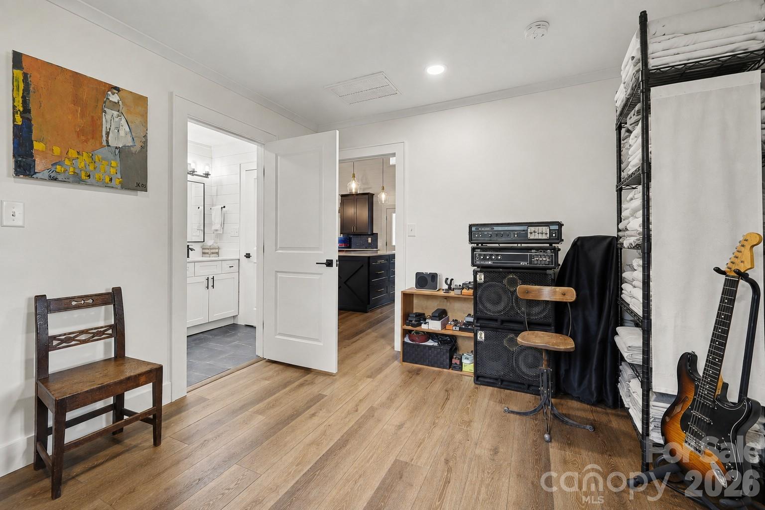 801 W Catawba Avenue Property Photo 14