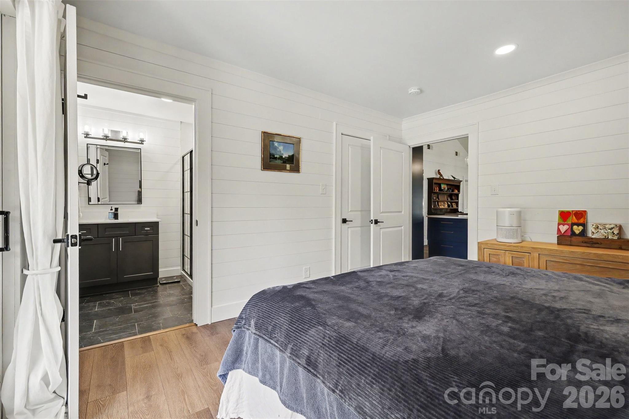 801 W Catawba Avenue Property Photo 16
