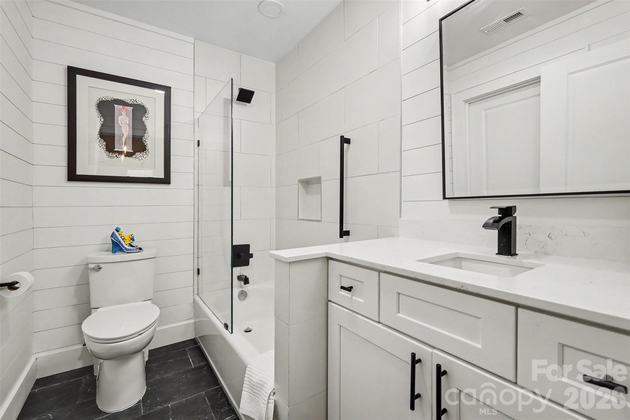 801 W Catawba Avenue Property Photo 17