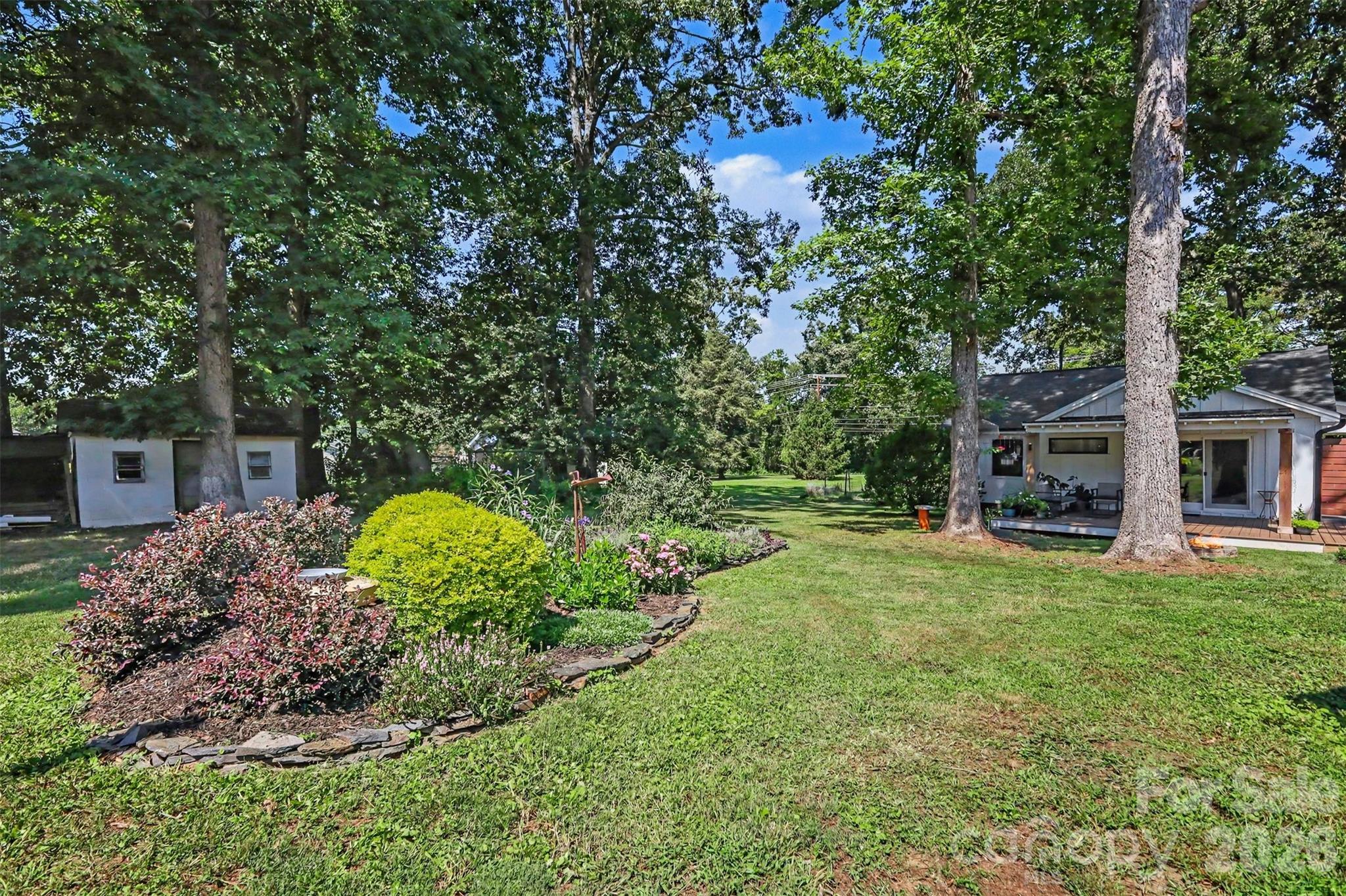 801 W Catawba Avenue Property Photo 22