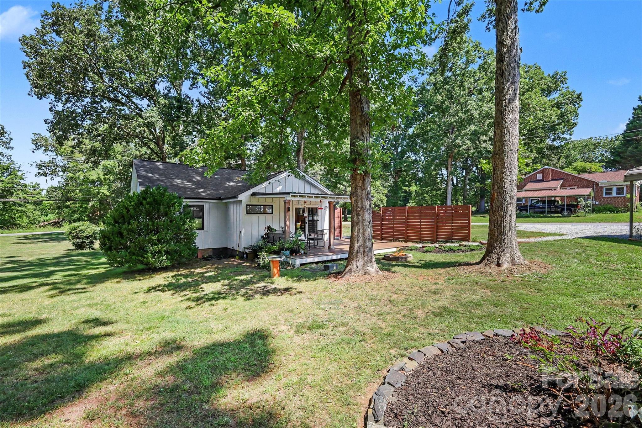 801 W Catawba Avenue Property Photo 25