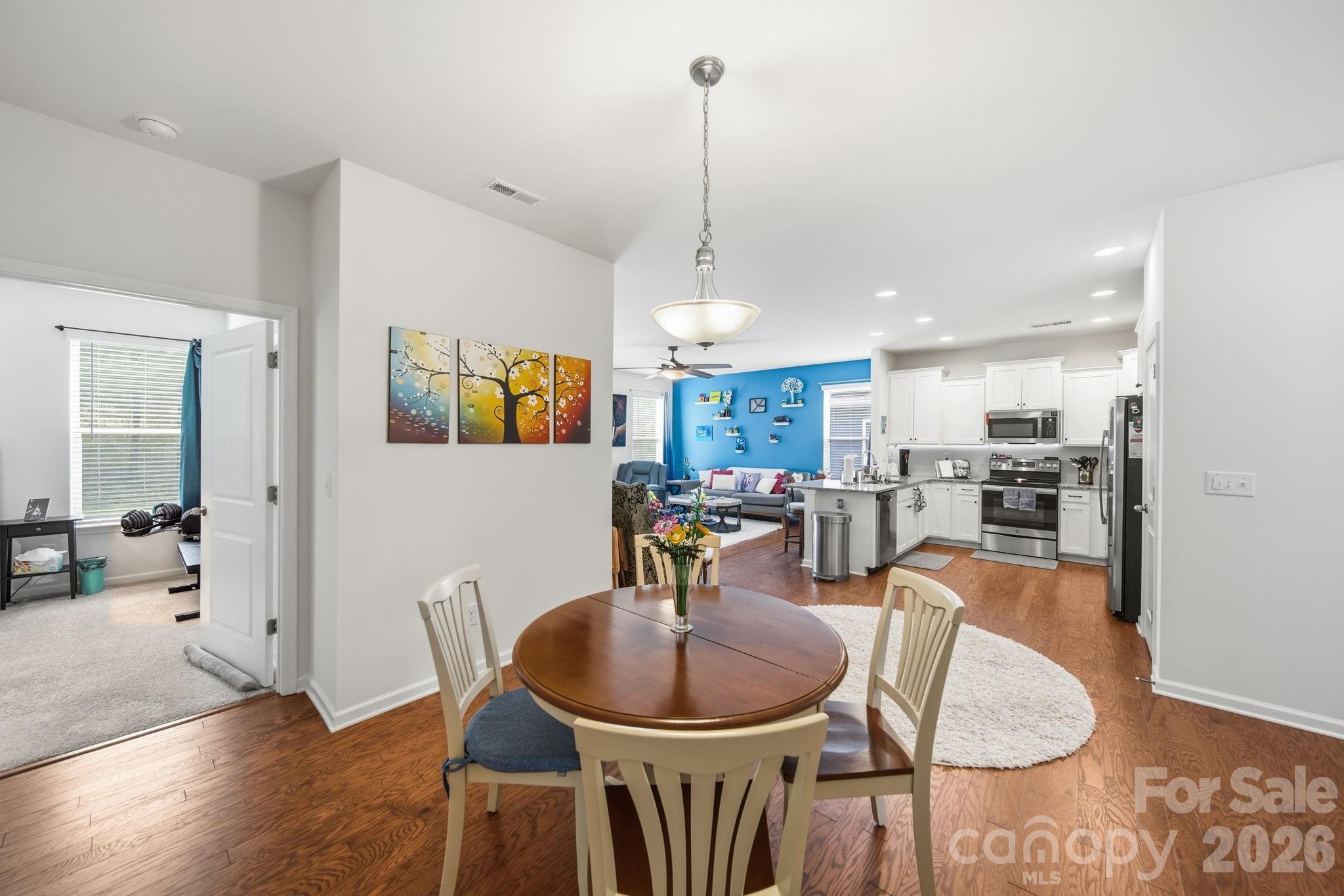7203 Chrysanthemum Road Property Photo 4