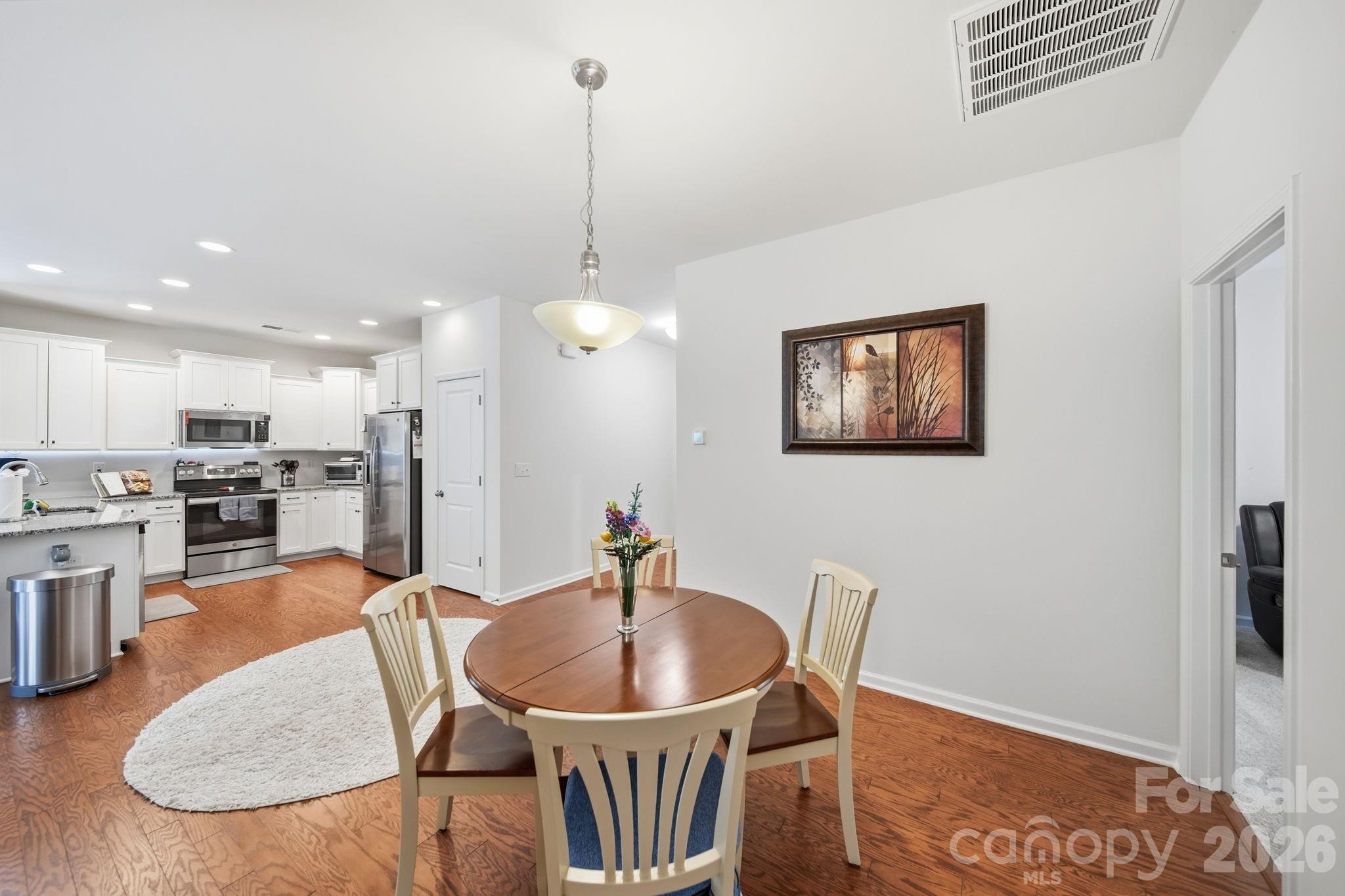 7203 Chrysanthemum Road Property Photo 5