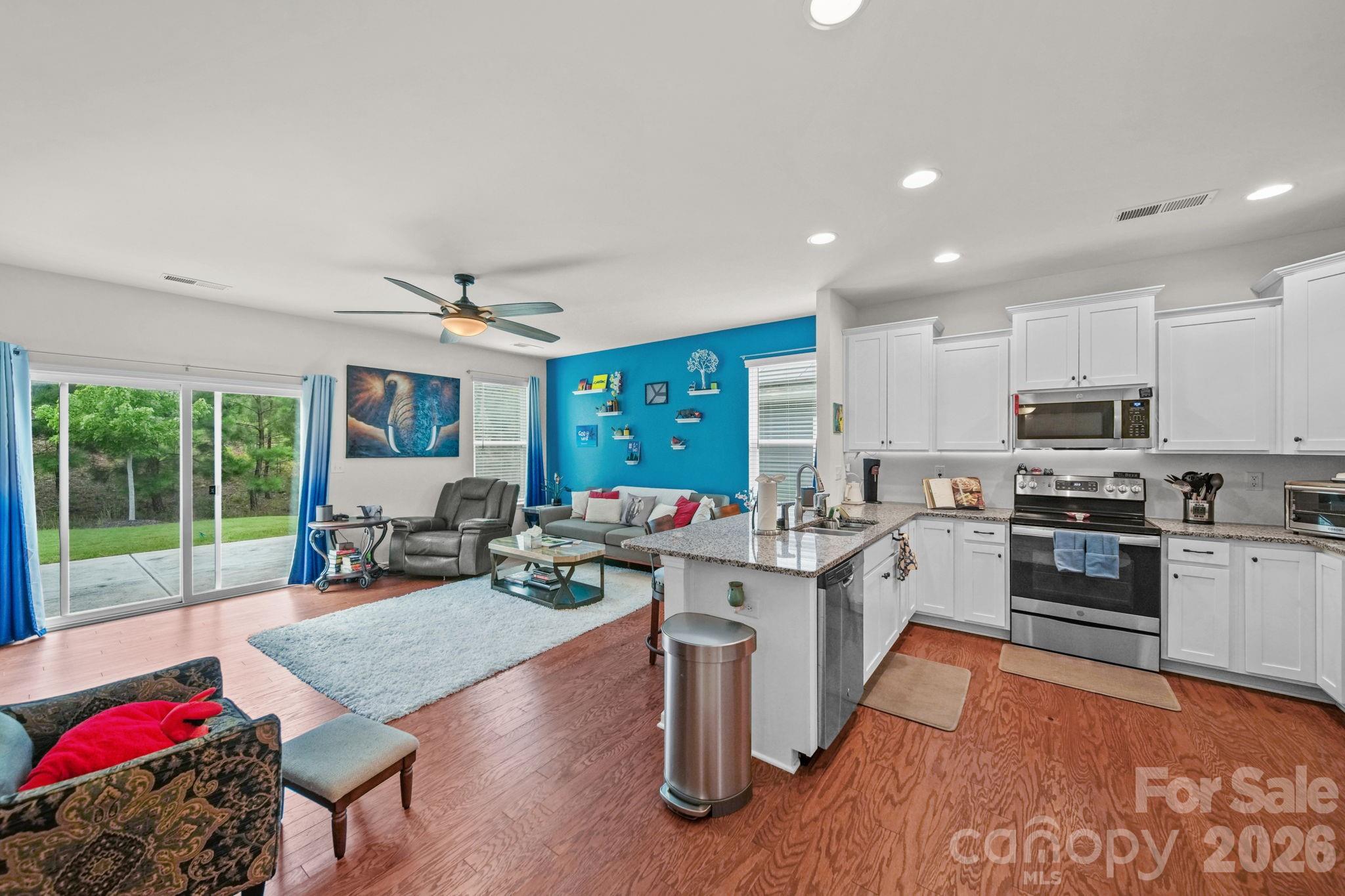 7203 Chrysanthemum Road Property Photo 7