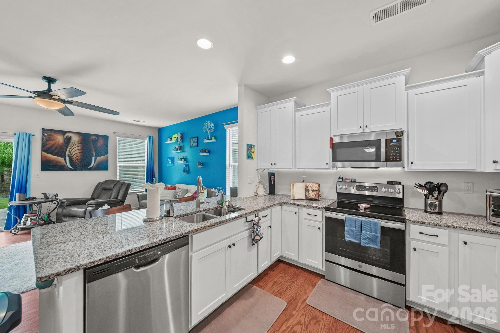 7203 Chrysanthemum Road Property Photo 8