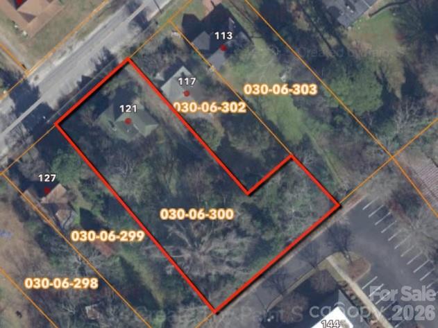 121 S Dennis Avenue Property Photo 2