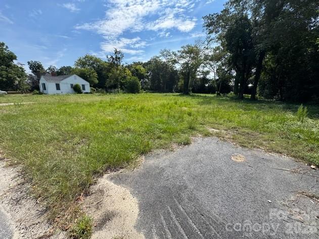 121 S Dennis Avenue Property Photo 4