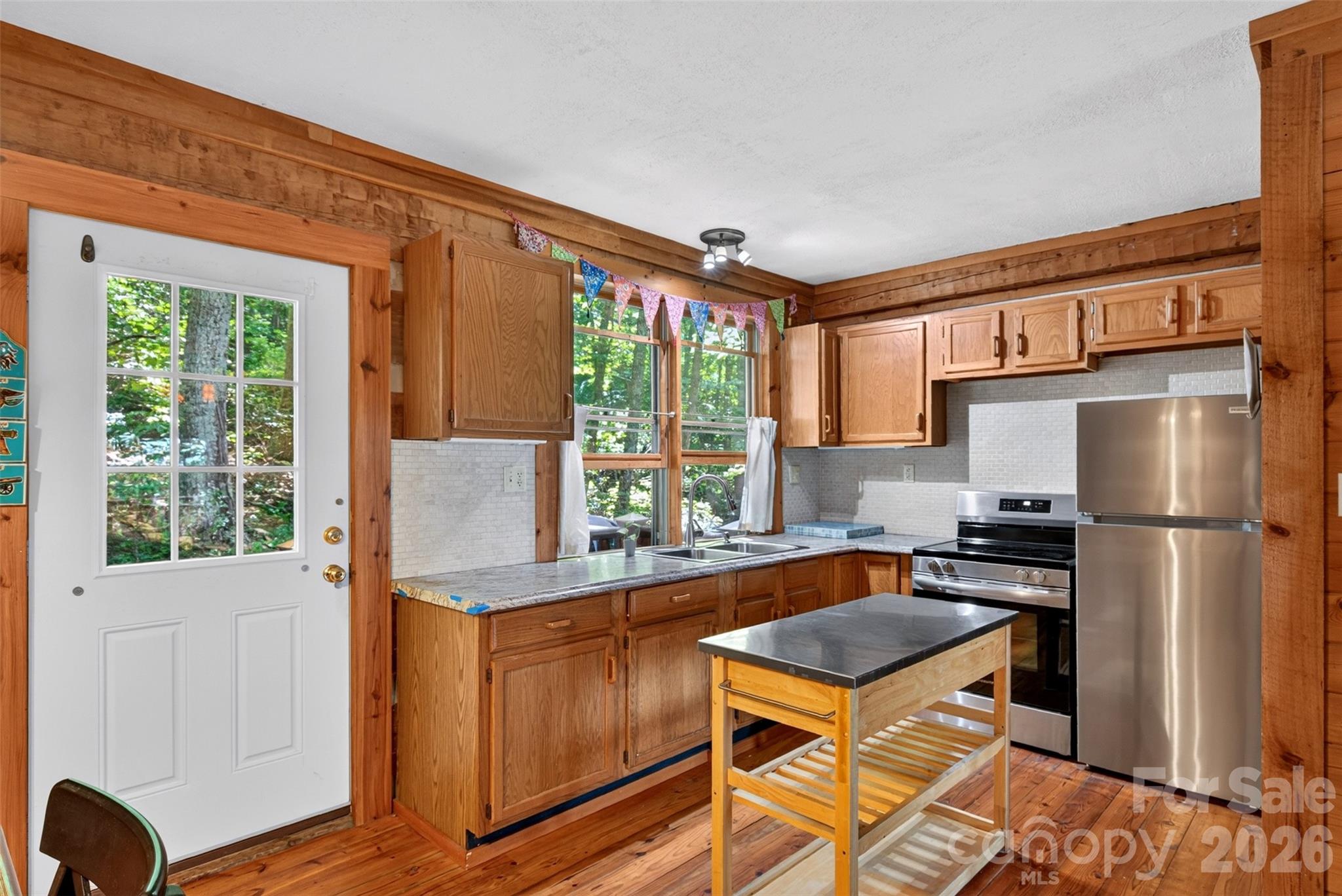 50 Cherokee Lane 3 Property Photo 5