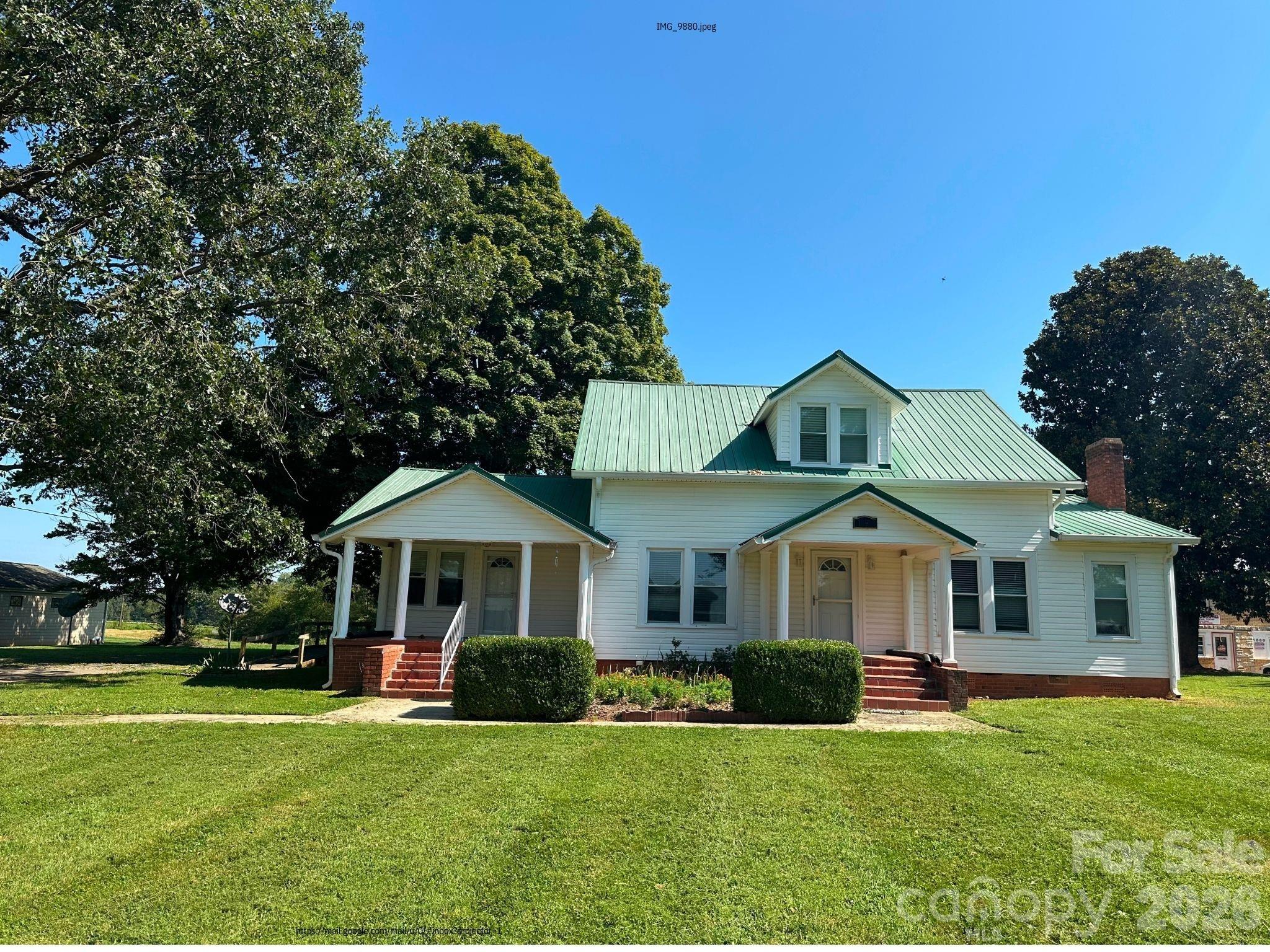 1892 W Memorial Highway Property Photo 1