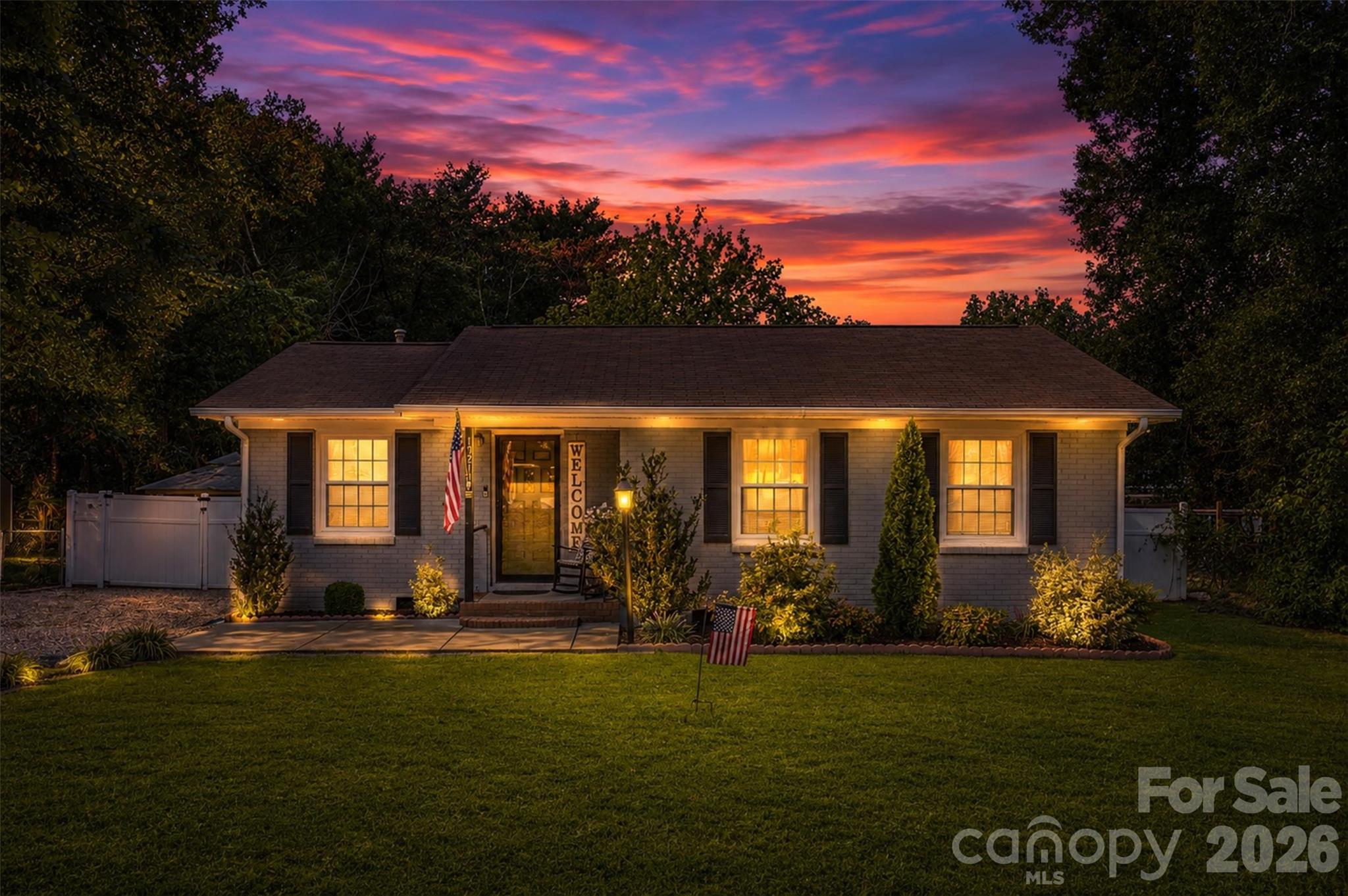 19213 Carter Circle Property Photo 1