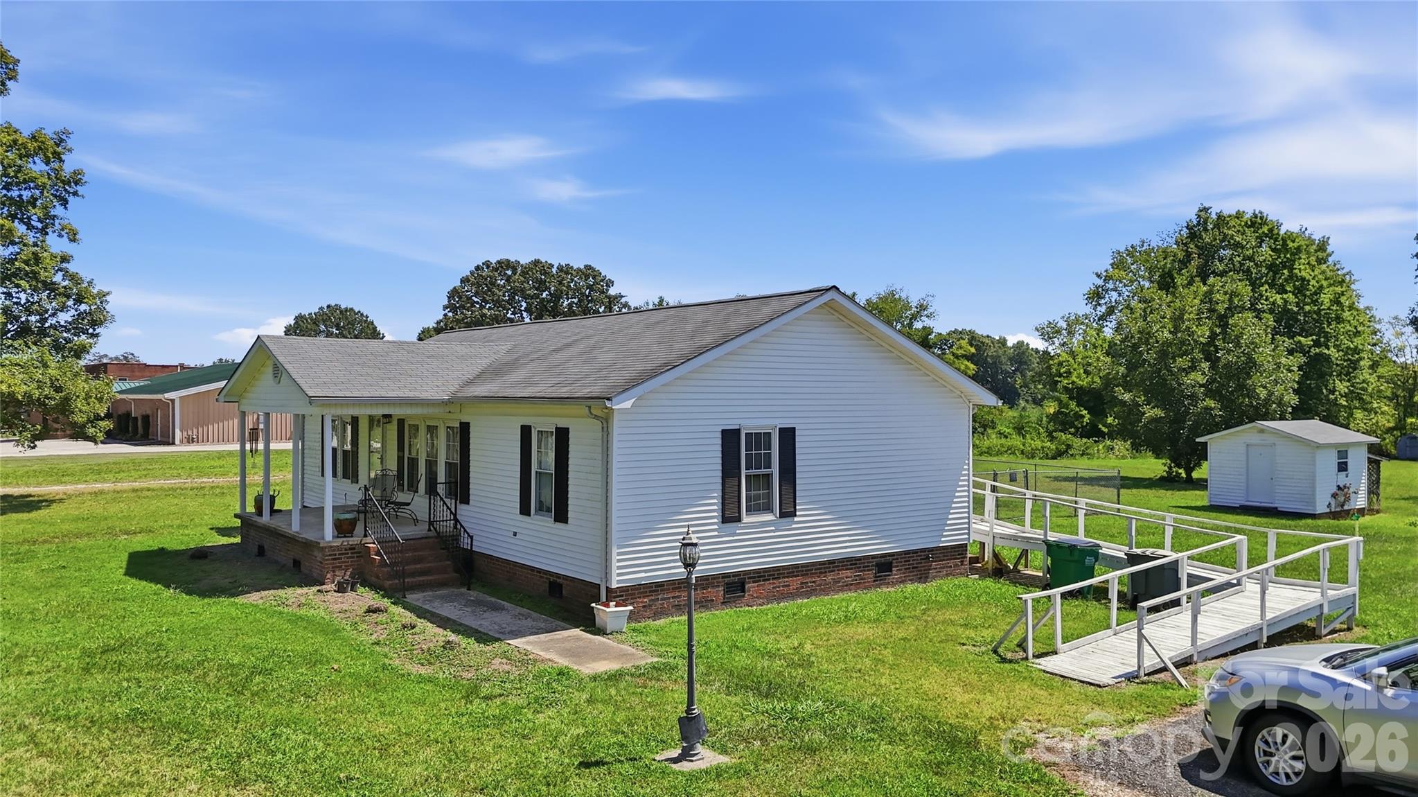 2185 E Ridge Road Property Photo 2
