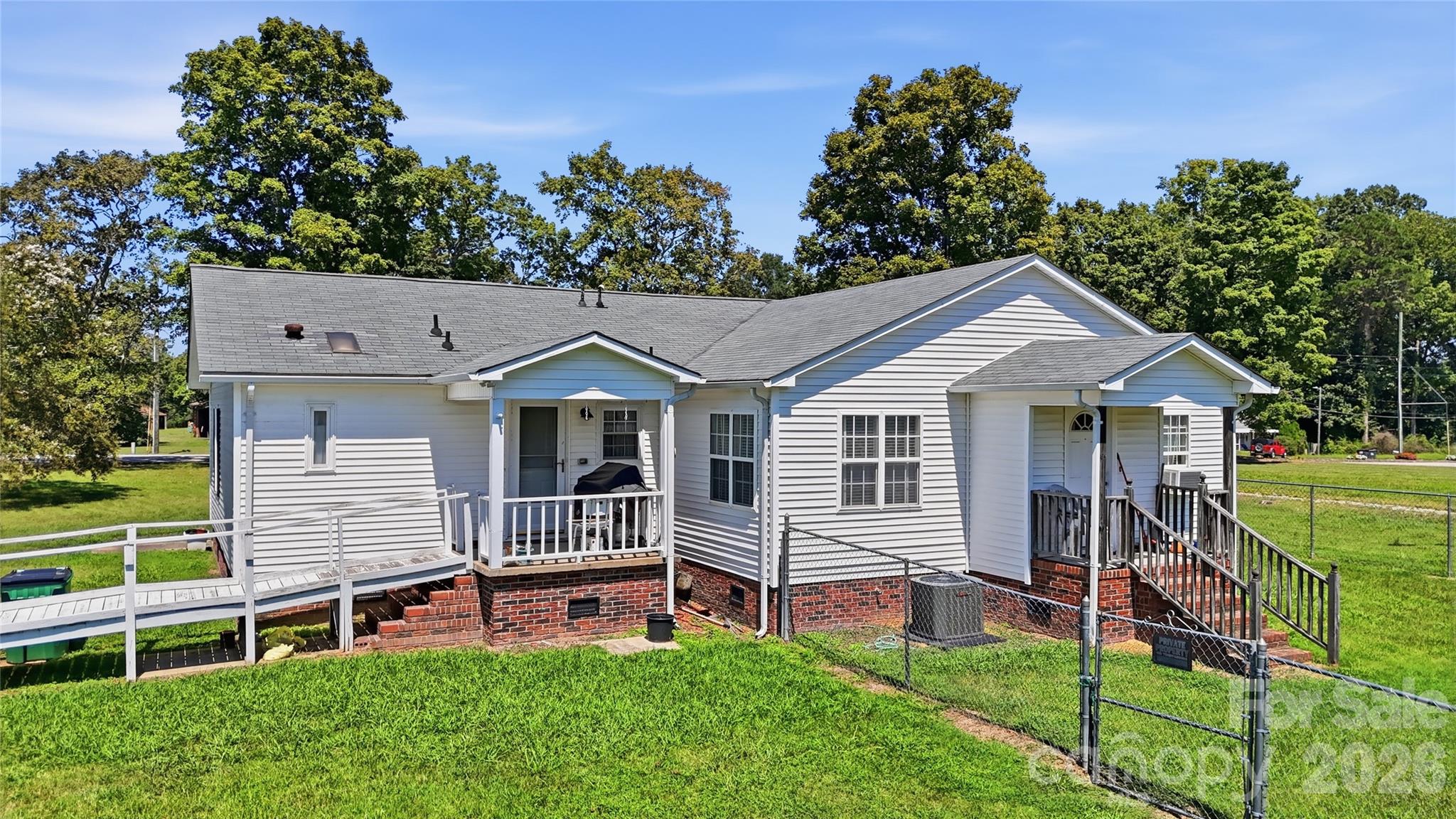 2185 E Ridge Road Property Photo 5