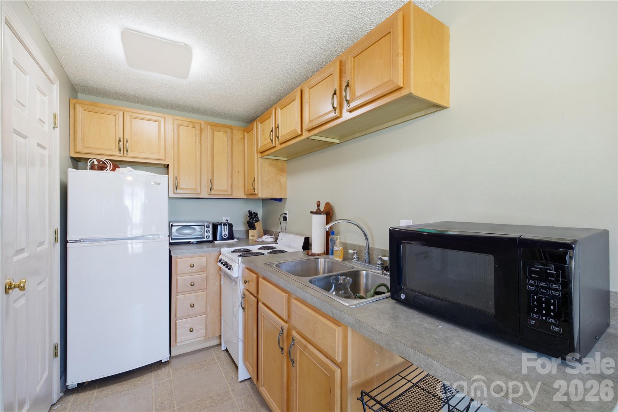 2185 E Ridge Road Property Photo 8