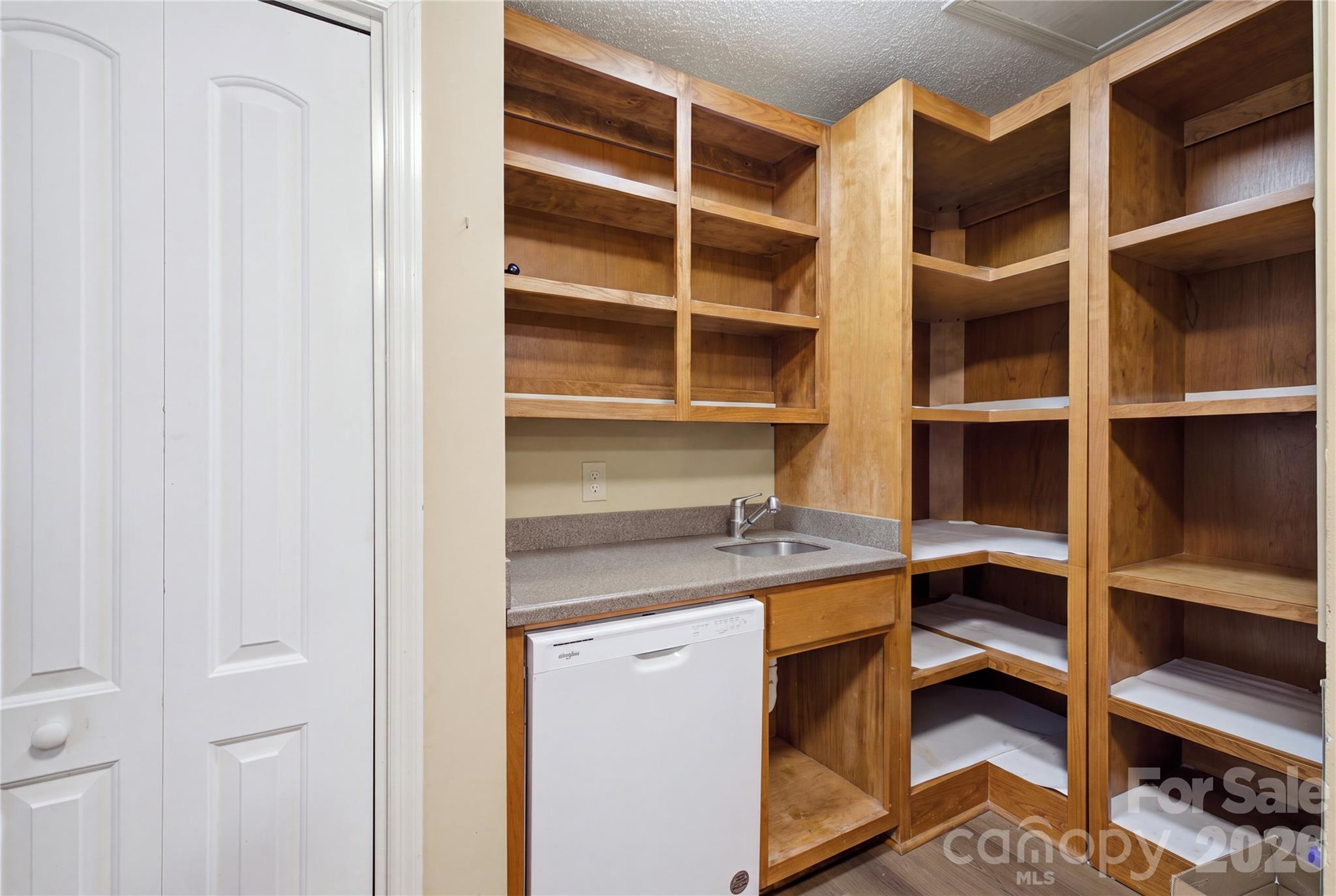 2185 E Ridge Road Property Photo 11