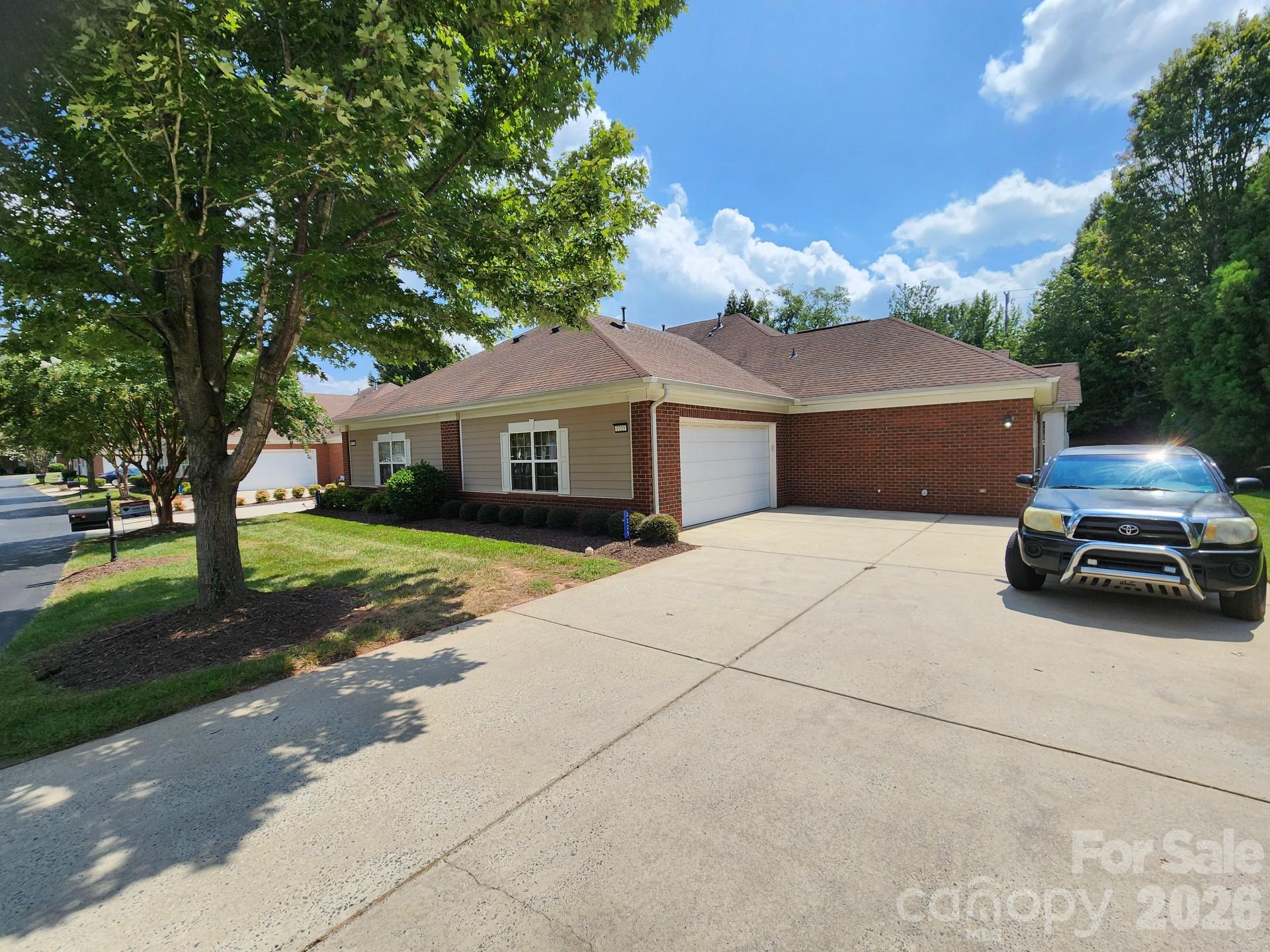 3225 Abbey Walk Lane Property Photo 2