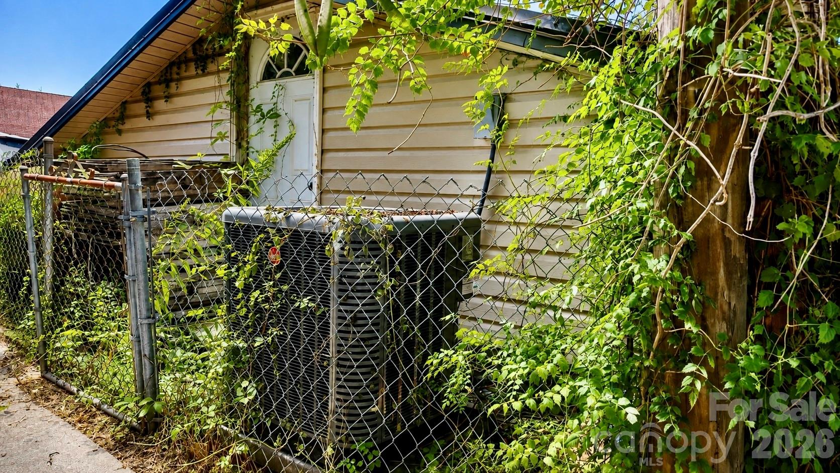 62 S Logan Street Property Photo 8