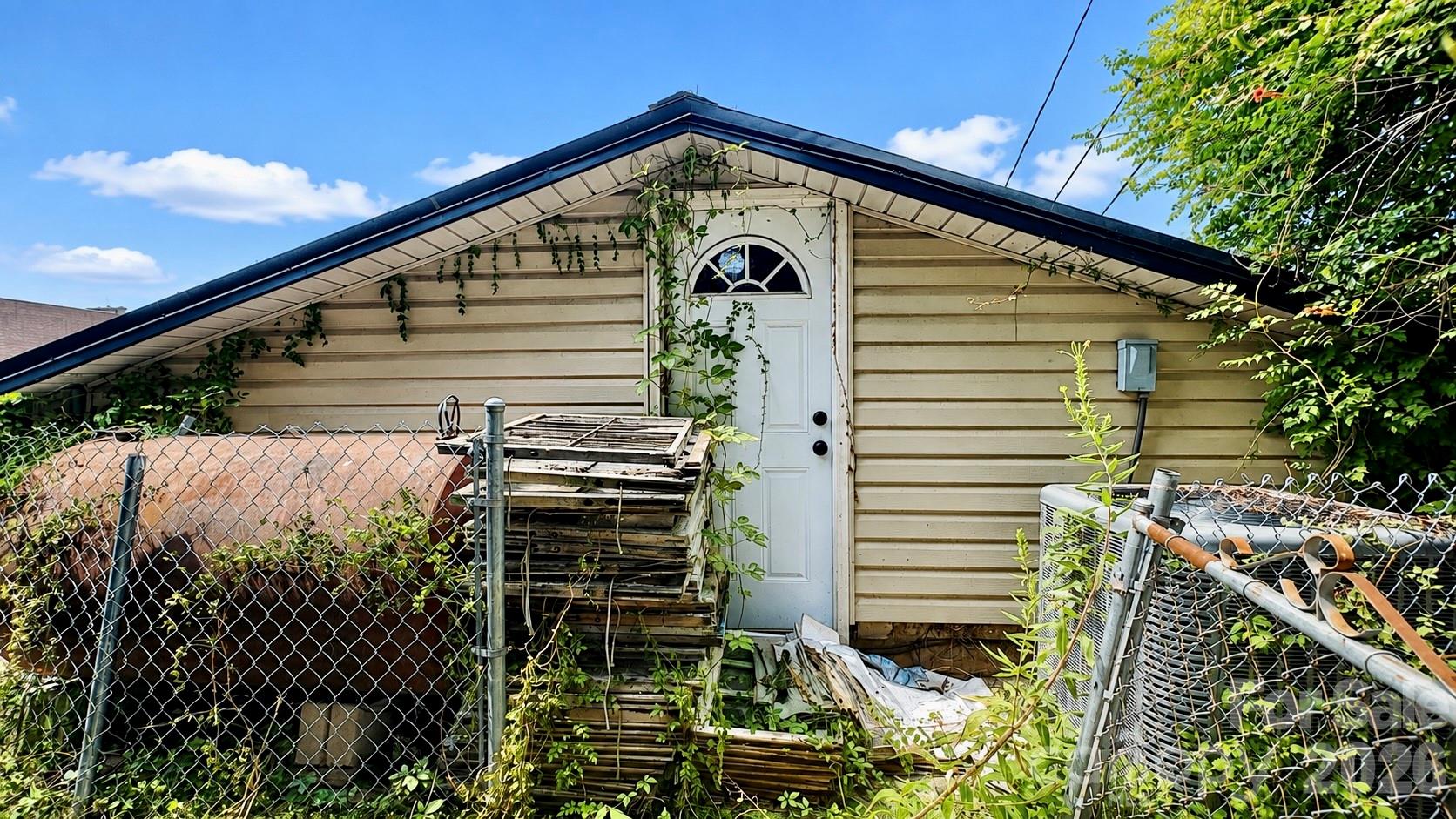 62 S Logan Street Property Photo 9