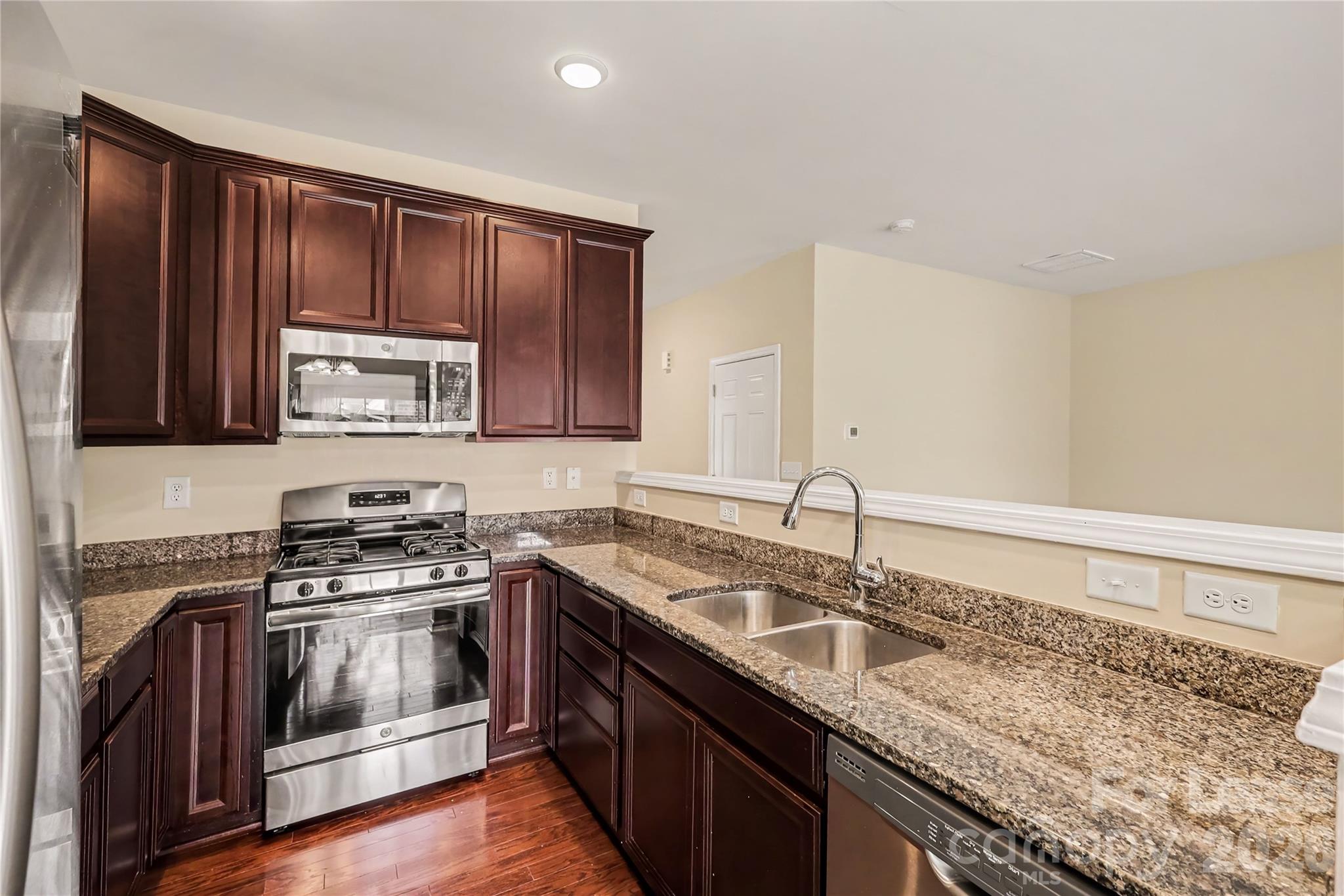4418574 Property Photo 9