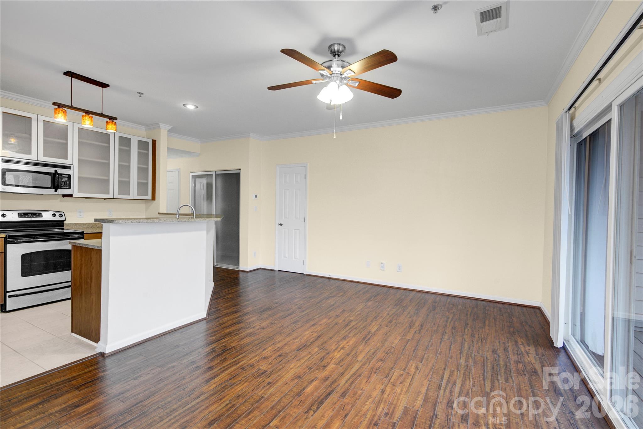 525 N Graham Street 3f Property Photo 13