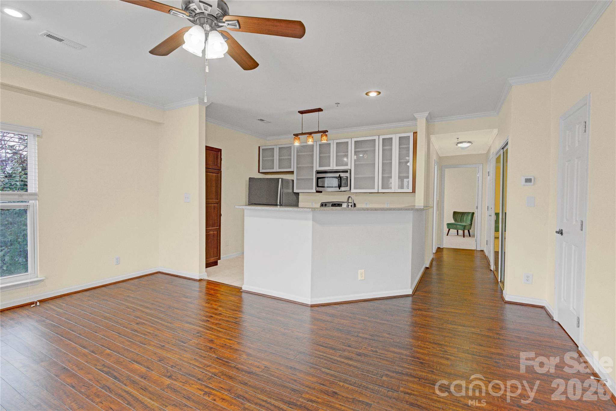 525 N Graham Street 3f Property Photo 14