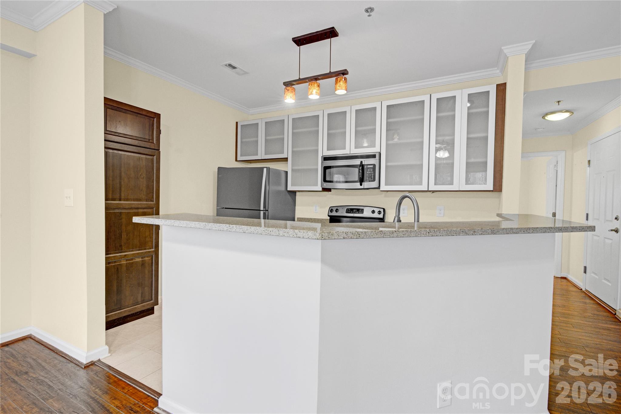 525 N Graham Street 3f Property Photo 15