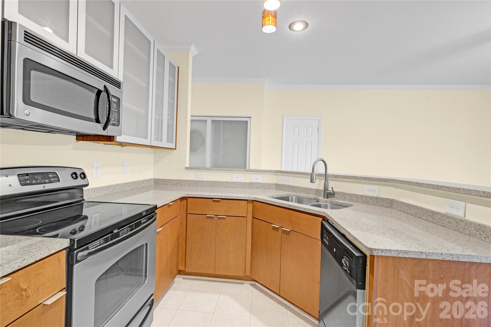 525 N Graham Street 3f Property Photo 17