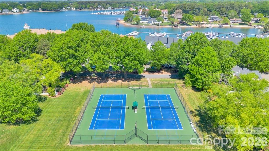 18755 Vineyard Point Lane Property Photo 4