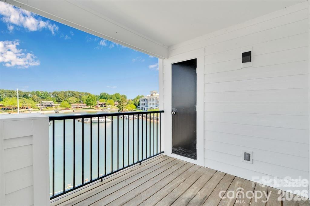 18755 Vineyard Point Lane Property Photo 14