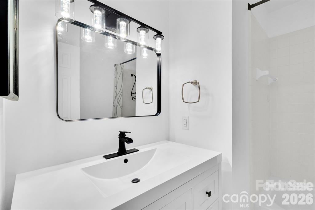 18755 Vineyard Point Lane Property Photo 35