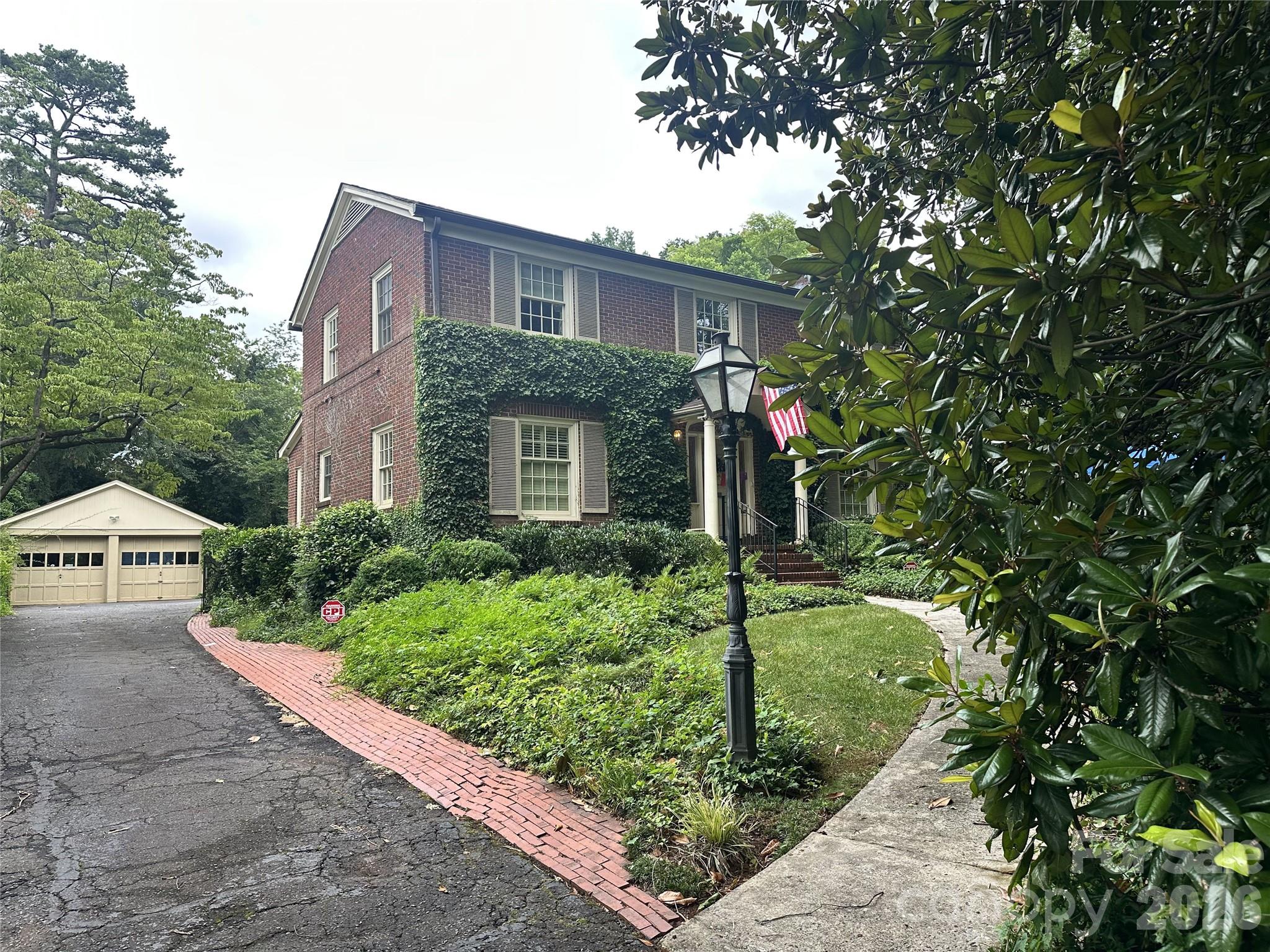 2001 Radcliffe Avenue Property Photo 1