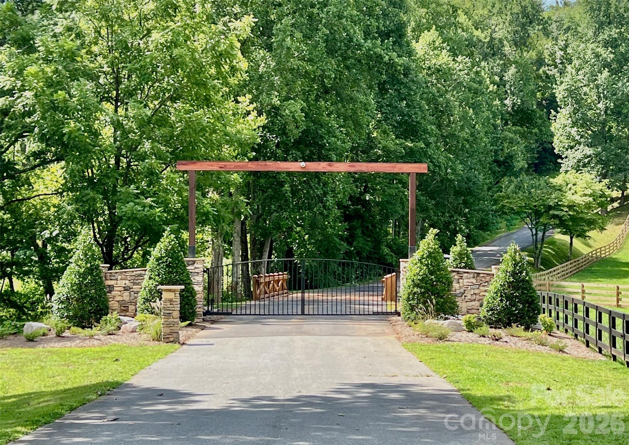2070 Thoroughbred Way G18 Property Photo 8
