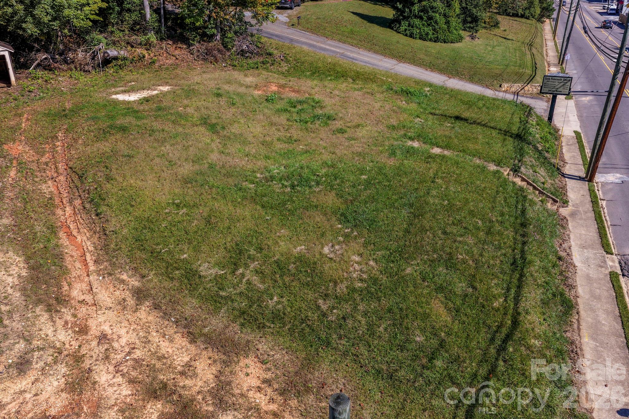 891 E Court Street Property Photo 3