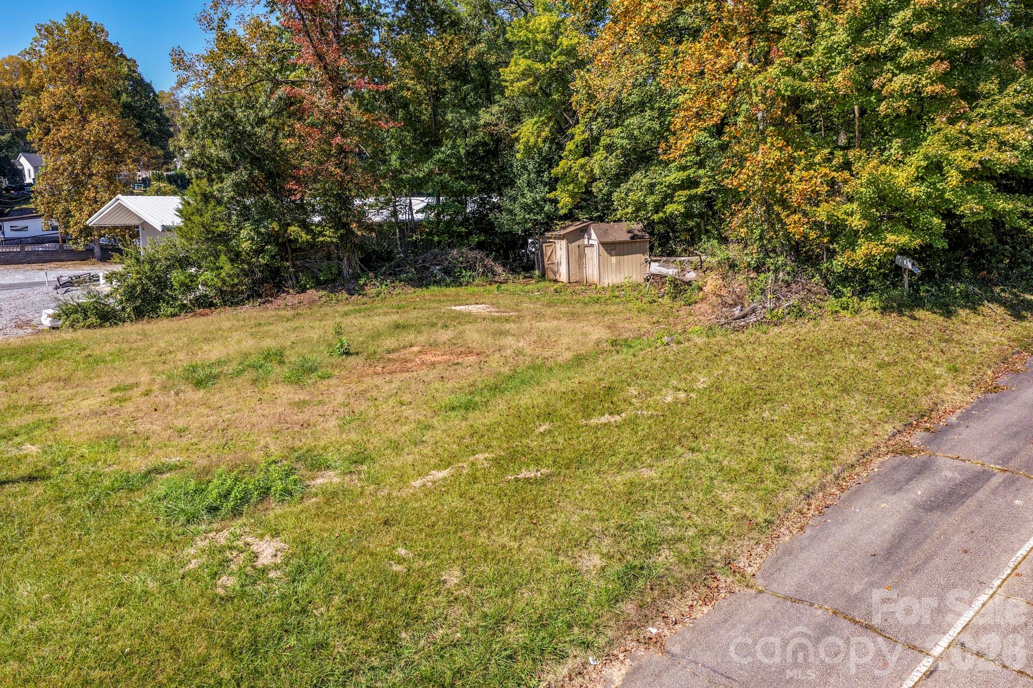 891 E Court Street Property Photo 5