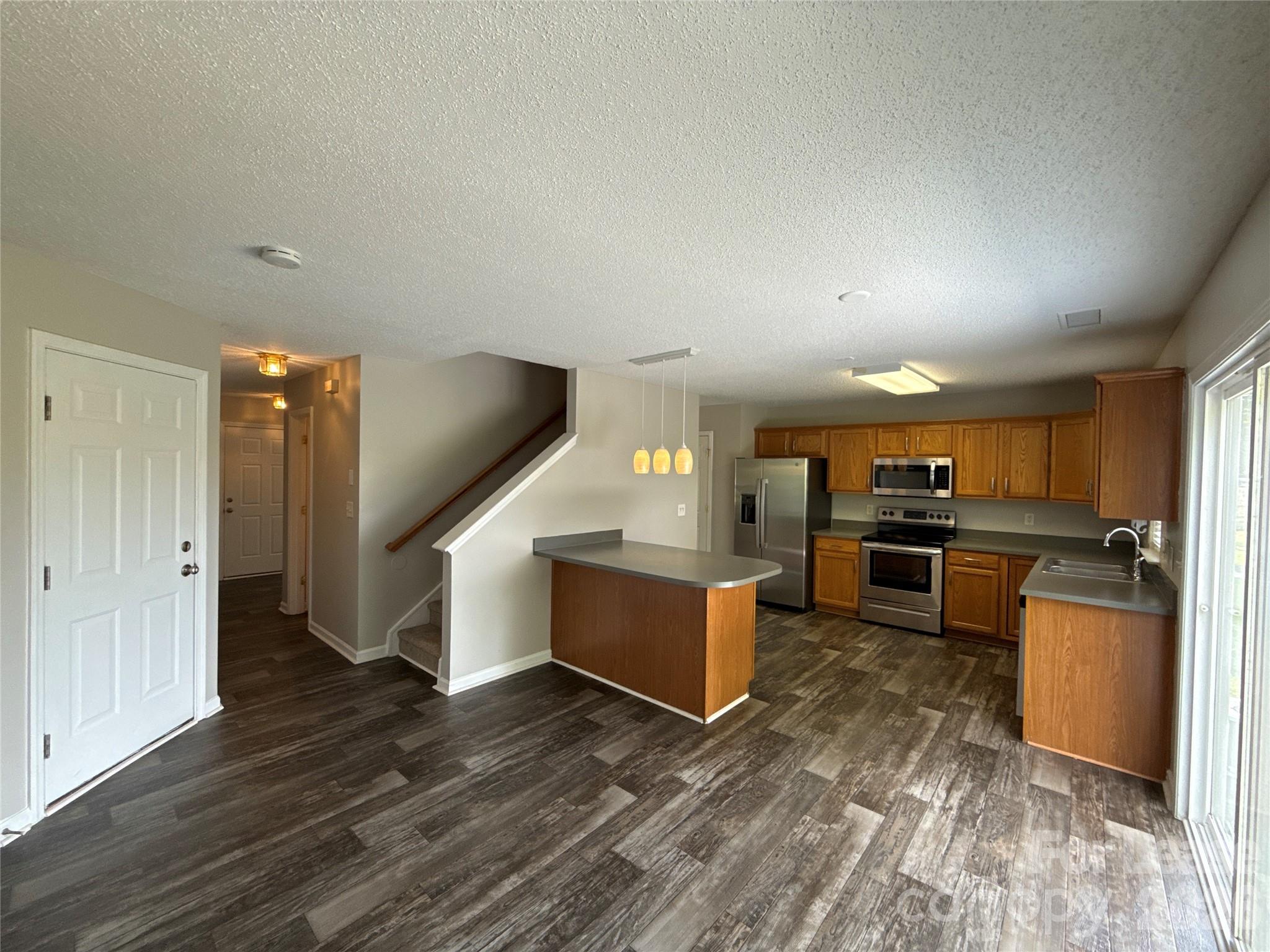 1032 Meadowbrook Lane Property Photo 5