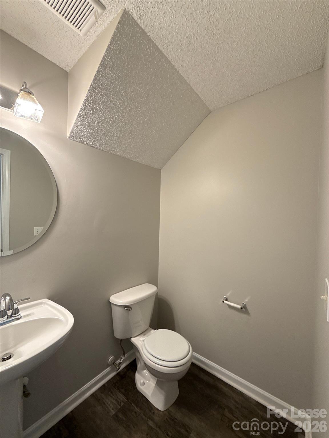 1032 Meadowbrook Lane Property Photo 8